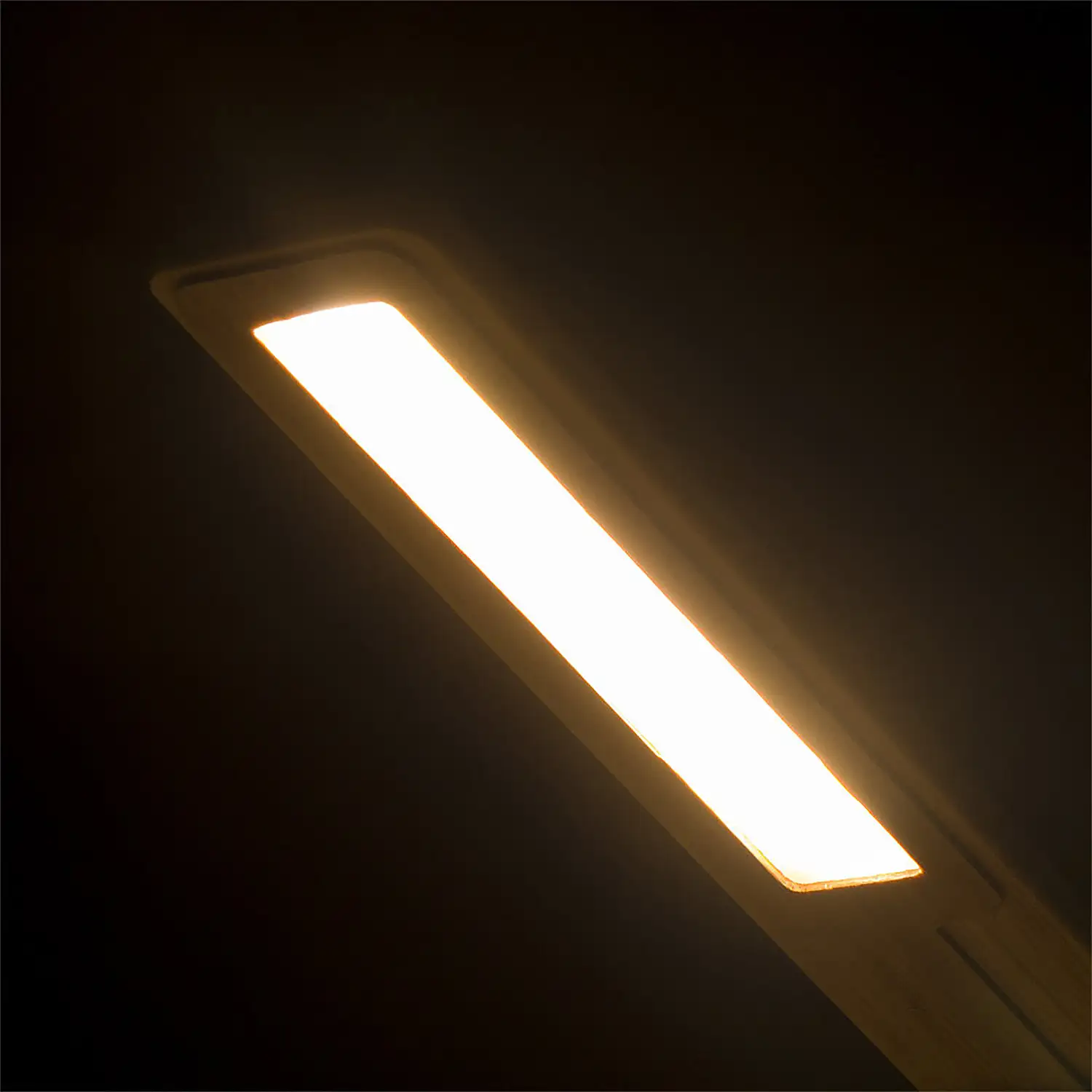 Lámpara Cargador nature bambú 25 Ledes. Plegable. 3 Posiciones de Luz. Intensidad de Luz Regulable. Conexión USB. Inalámbrico 10W. Salida USB