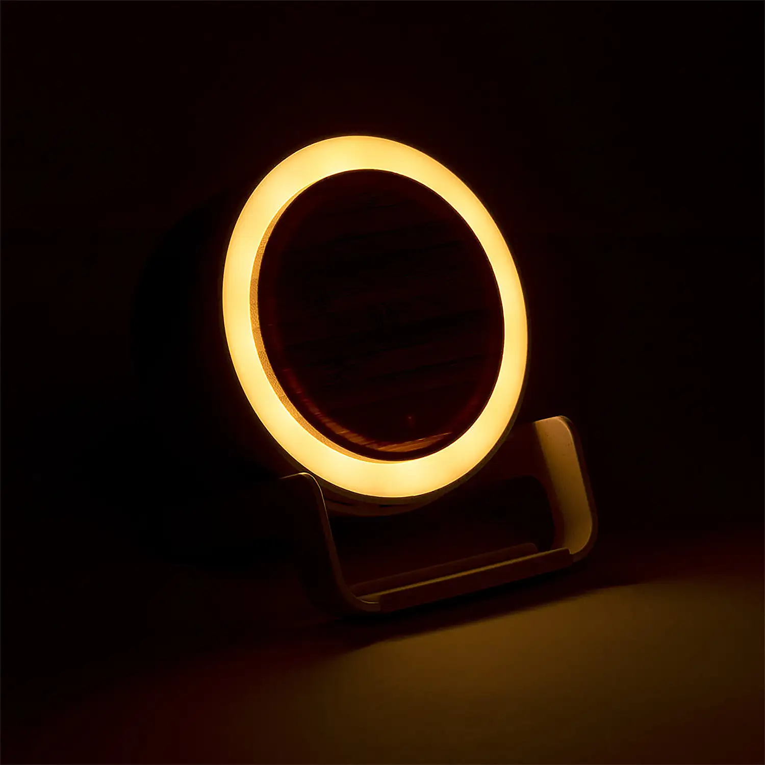 Lámpara cargador Multifunción Inalámbrico 10W. 12 Ledes. 3 Posiciones de Luz. Intensidad de Luz Regulable. Conexión Bluetooth. Potencia Sonido 3W. Batería 400 mAh