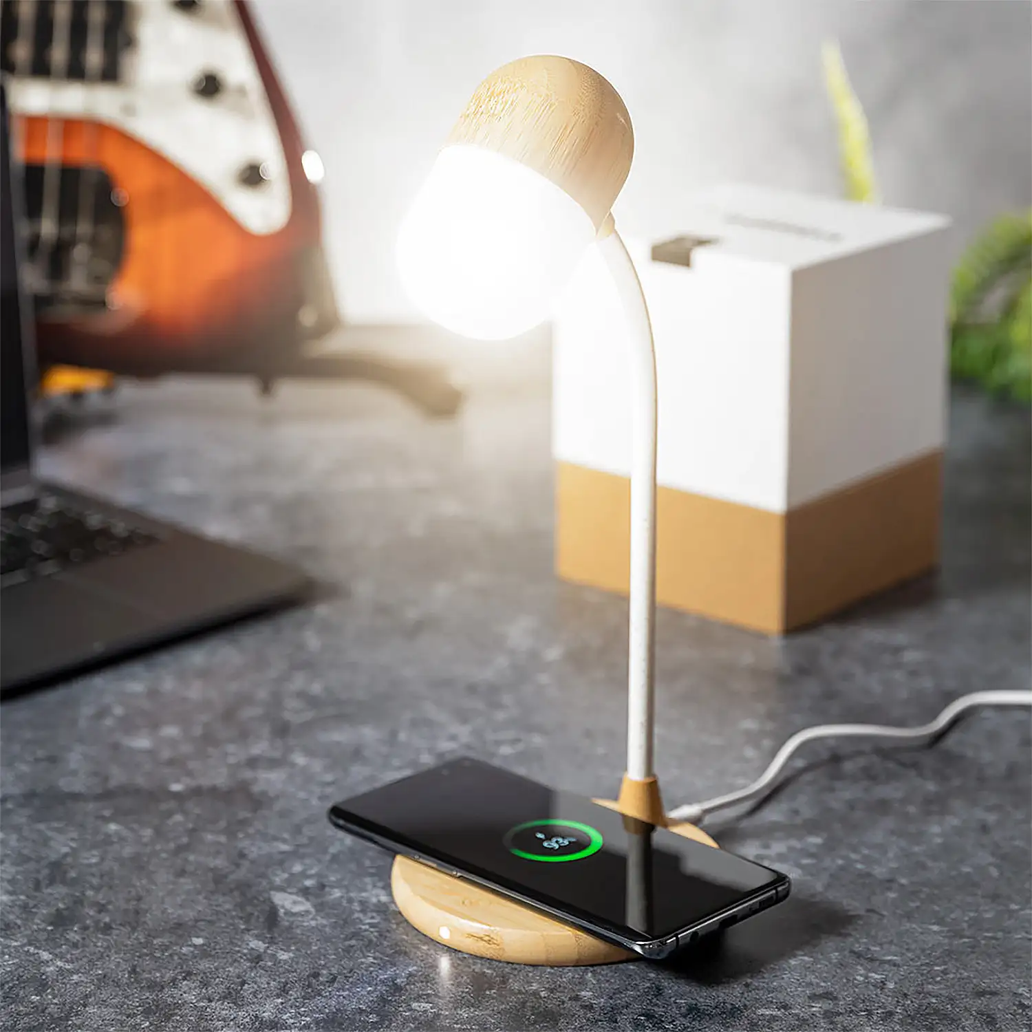 Lámpara cargador Multifunción 14 Ledes. Flexible. 3 Posiciones de Luz. Intensidad de Luz Regulable. Conexión Bluetooth. Potencia Sonido 3W. Conexión USB. Inalámbrico 10W