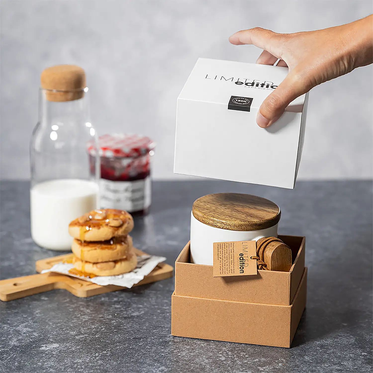 Taza 350 ml con tapa y asas de madera nature