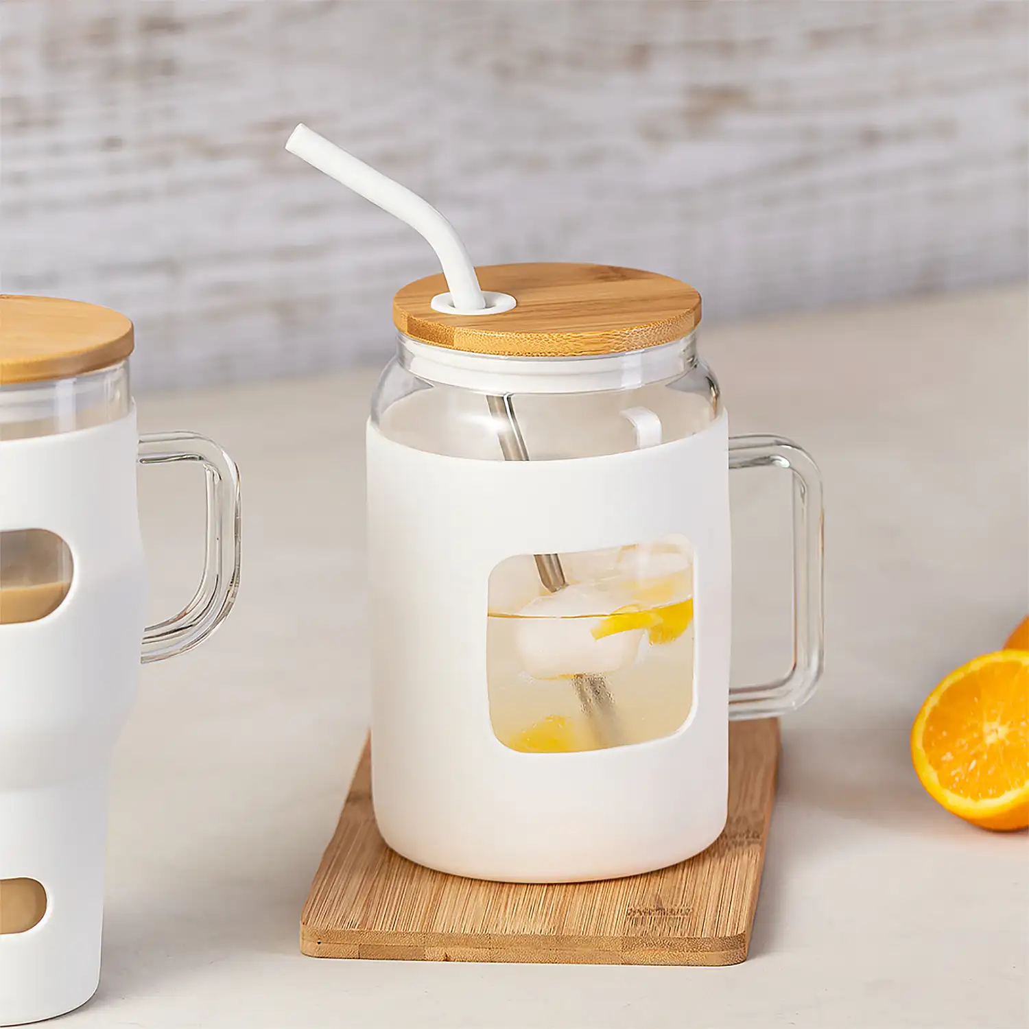  Tarro/Jarra cristal 1,6 L. Funda Silicona.Tapa bambú y pajita acero
