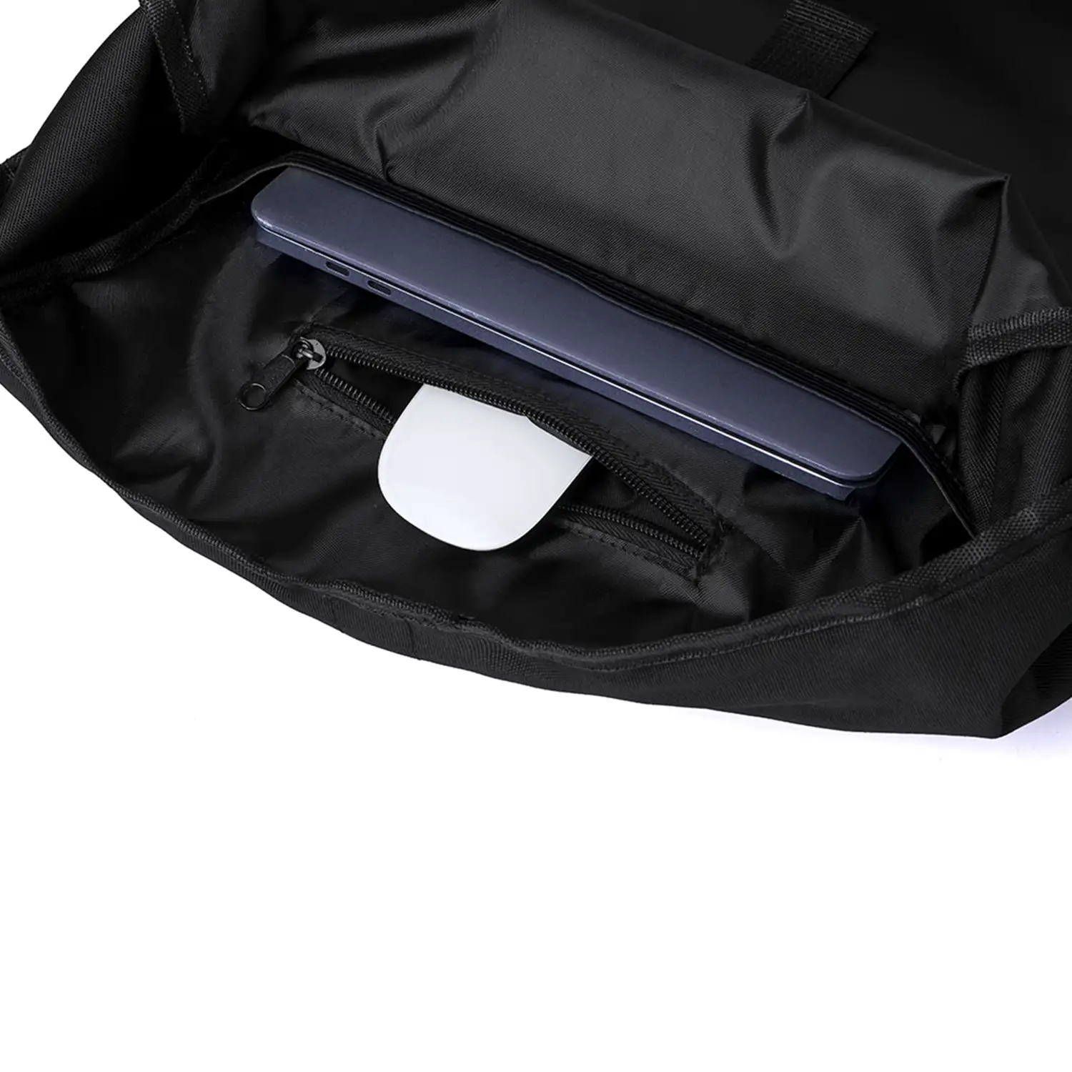 Mochila Lucenik porta laptop hasta 15 pulgadas.