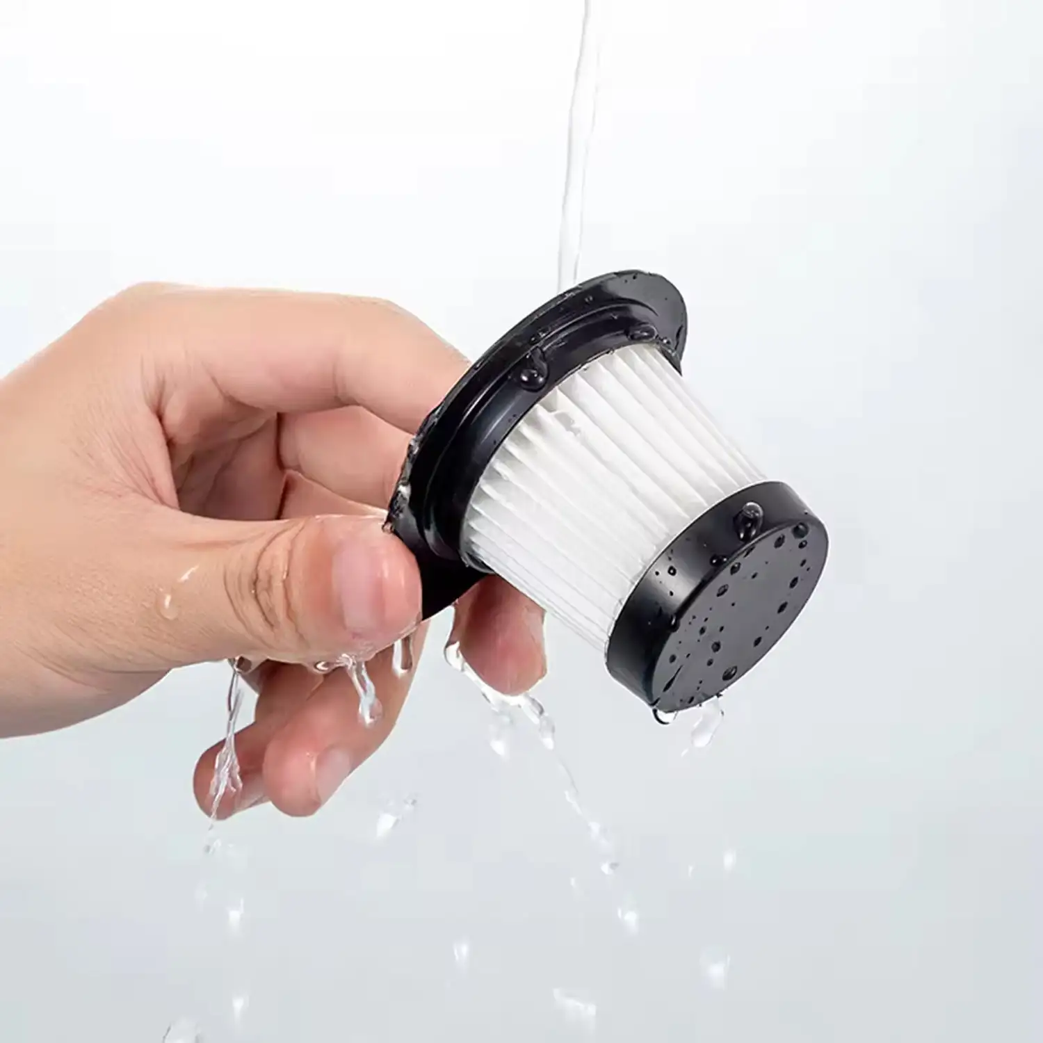 Aspiradora multifunción con 120W y diferentes cabezales.