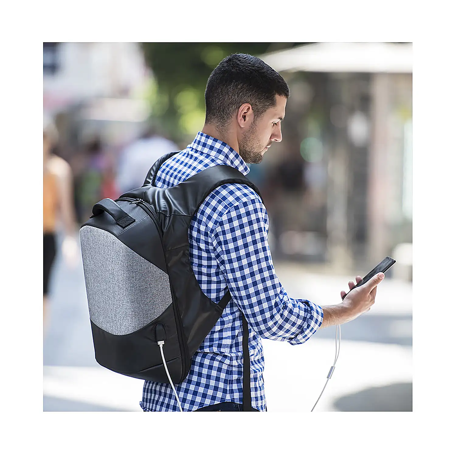 Mochila Antirrobo Conexión USB. Bolsillo Acolchado para Portátil y Tablet. Parte Trasera y Cintas Acolchadas