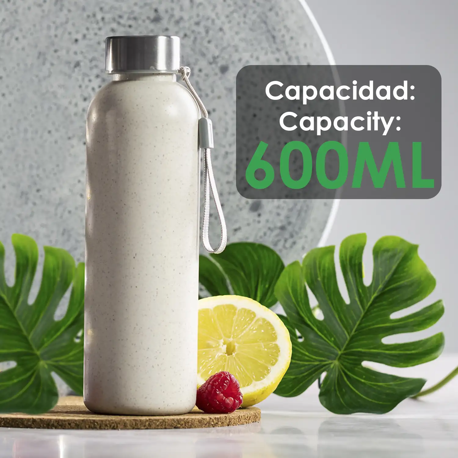 Dolken bidón Nature de fibra de bambú y LDPE. 600 ml, con tapón en acero inox, libre de BPA y cinta de transporte.