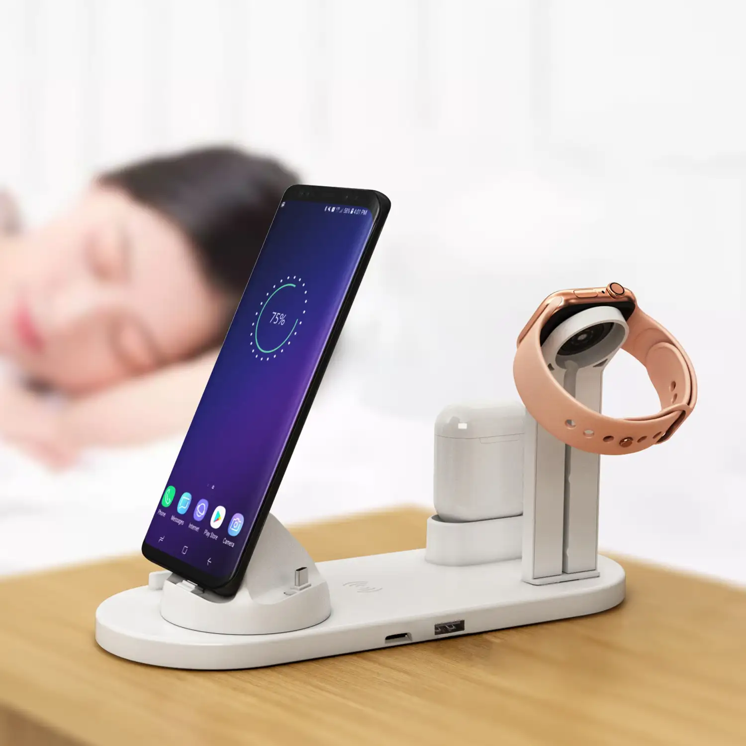 Base de carga 4 en 1 con carga inalámbrica QI, soporte giratorio con conexión lightning, micro USB y USB-C. Stand para Apple Watch y soporte con carga para Airpods. Cable extraíble.