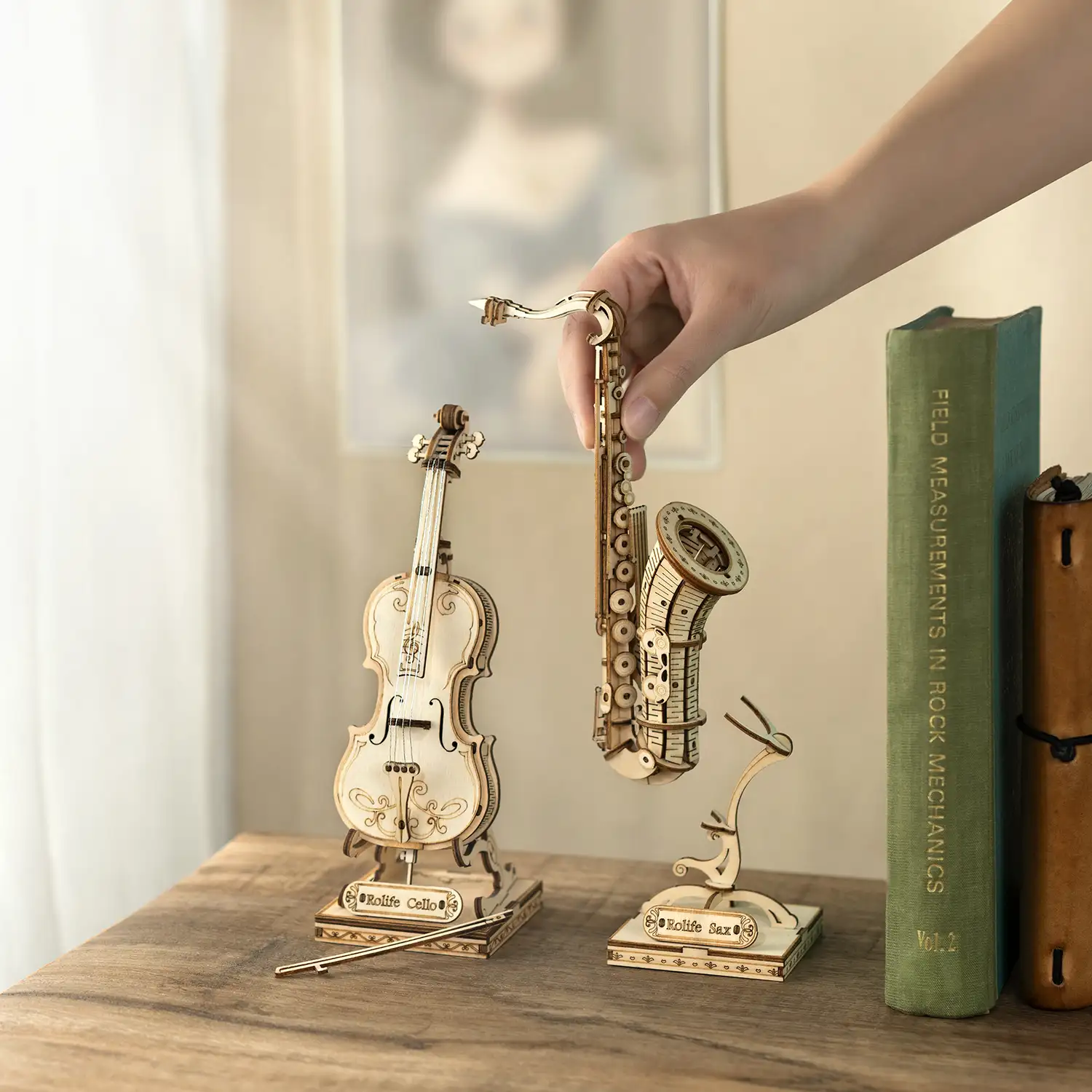 Violonchelo. Maqueta 3D realista con gran detalle, 58 piezas