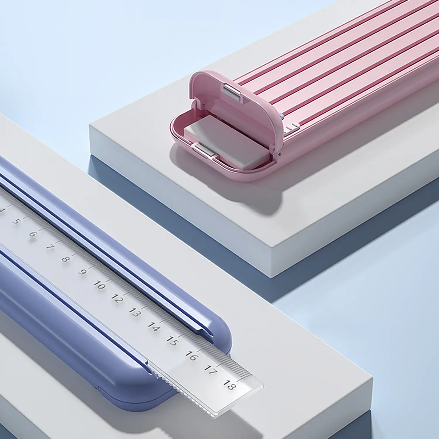 Estuche diseño exclusivo con tapa magnética con sistema automático de expulsión.