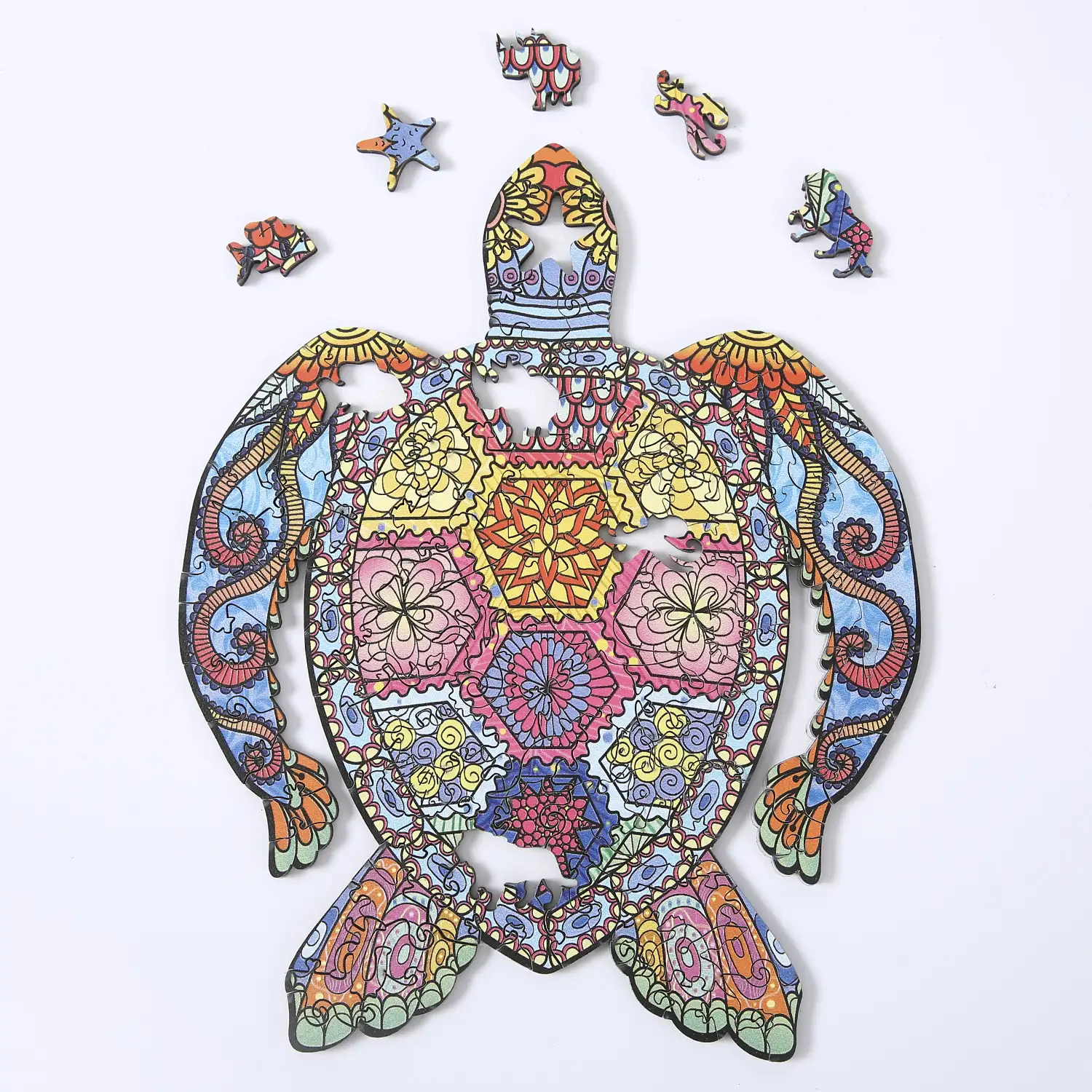 Puzzle de madera DIY forma de silueta . Con piezas individuales con diferentes diseños. En madera policromada. Tamaño A3 .DISEÑO TORTUGA.