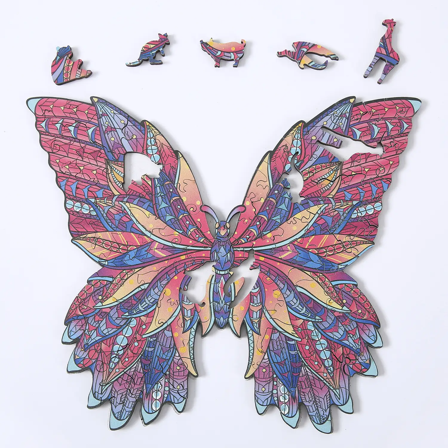 Puzzle de madera DIY forma de silueta . Con piezas individuales con diferentes diseños. En madera policromada. Tamaño A4 .DISEÑO MARIPOSA.