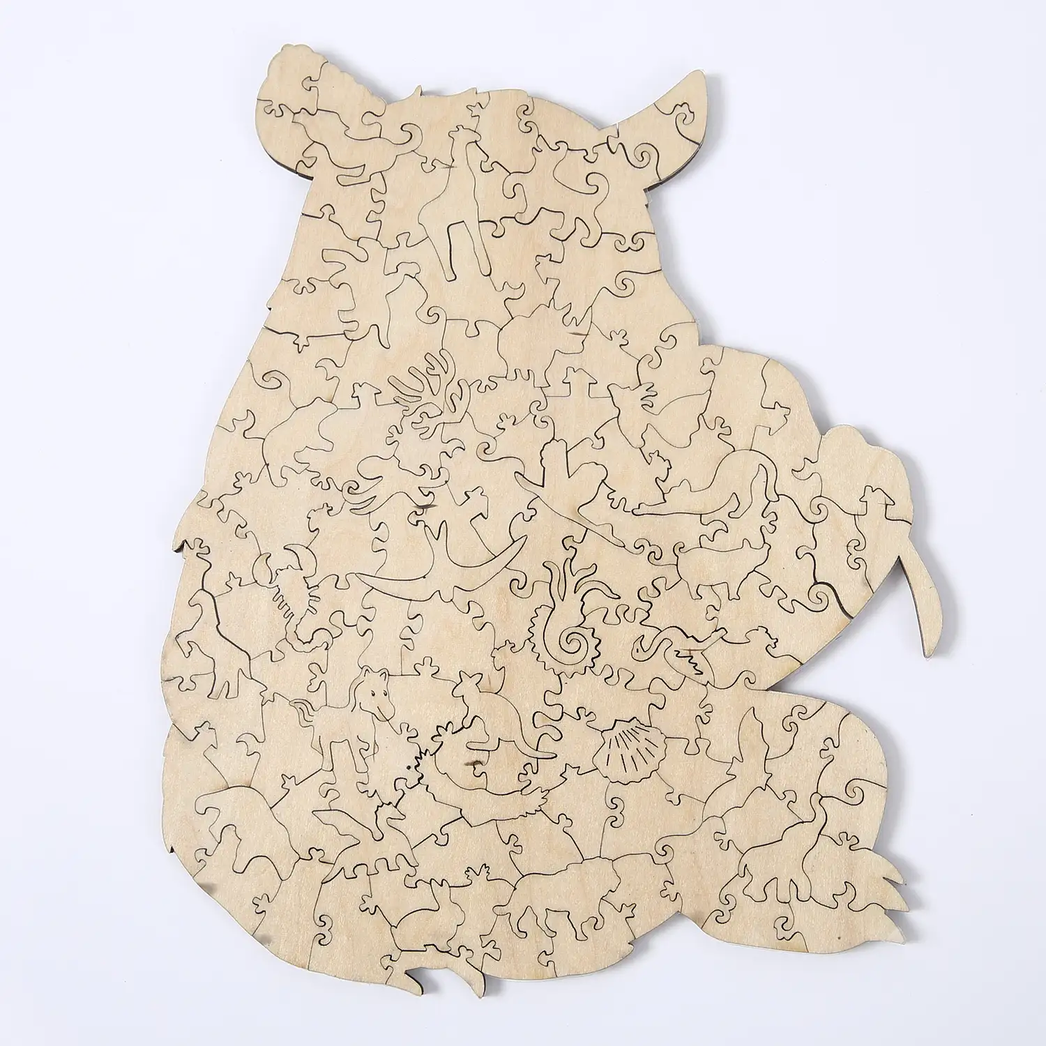 Puzzle de madera DIY forma de silueta . Con piezas individuales con diferentes diseños. En madera policromada. Tamaño A4 .DISEÑO PANDA.