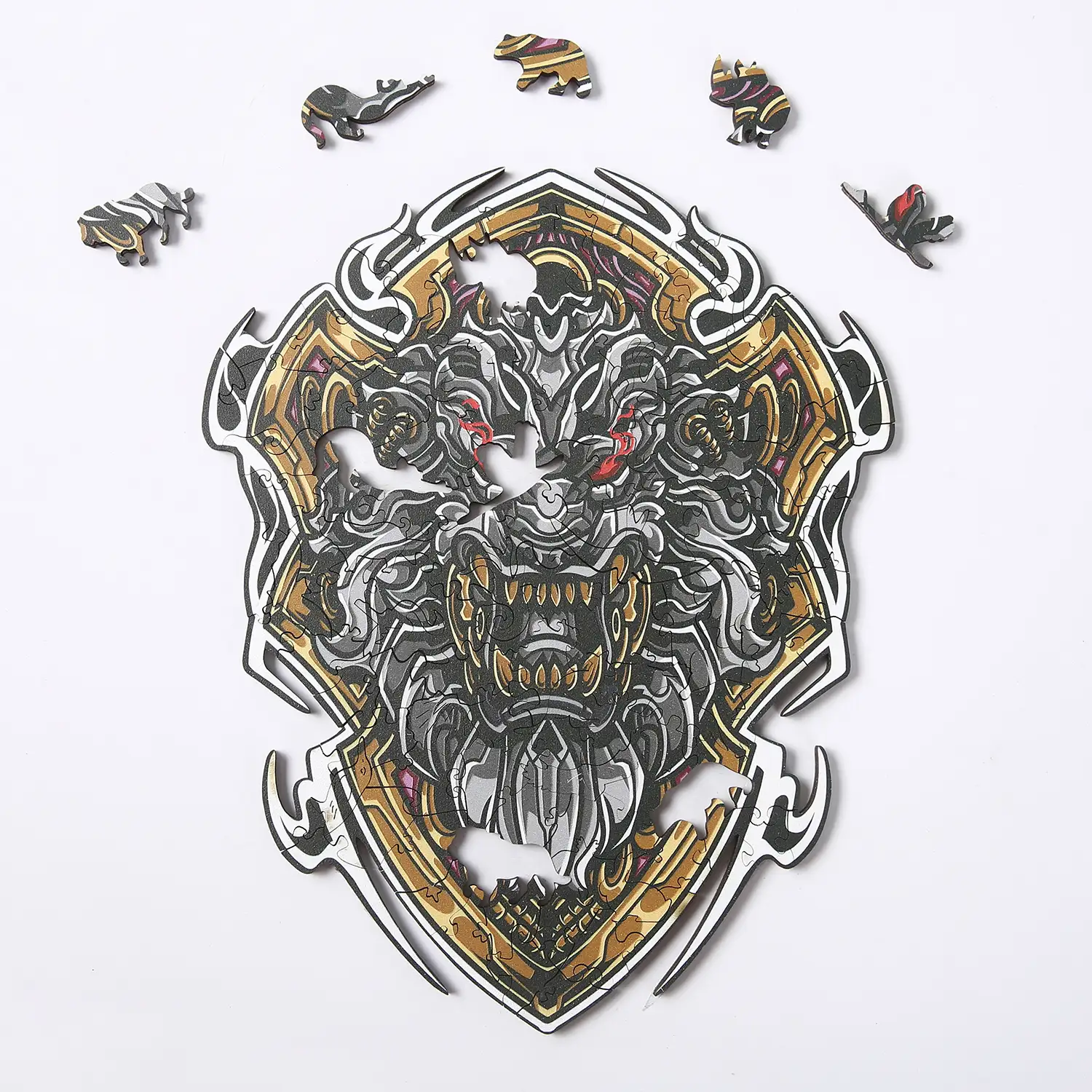 Puzzle de madera DIY forma de silueta . Con piezas individuales con diferentes diseños. En madera policromada. Tamaño A5 .DISEÑO LEÓN.