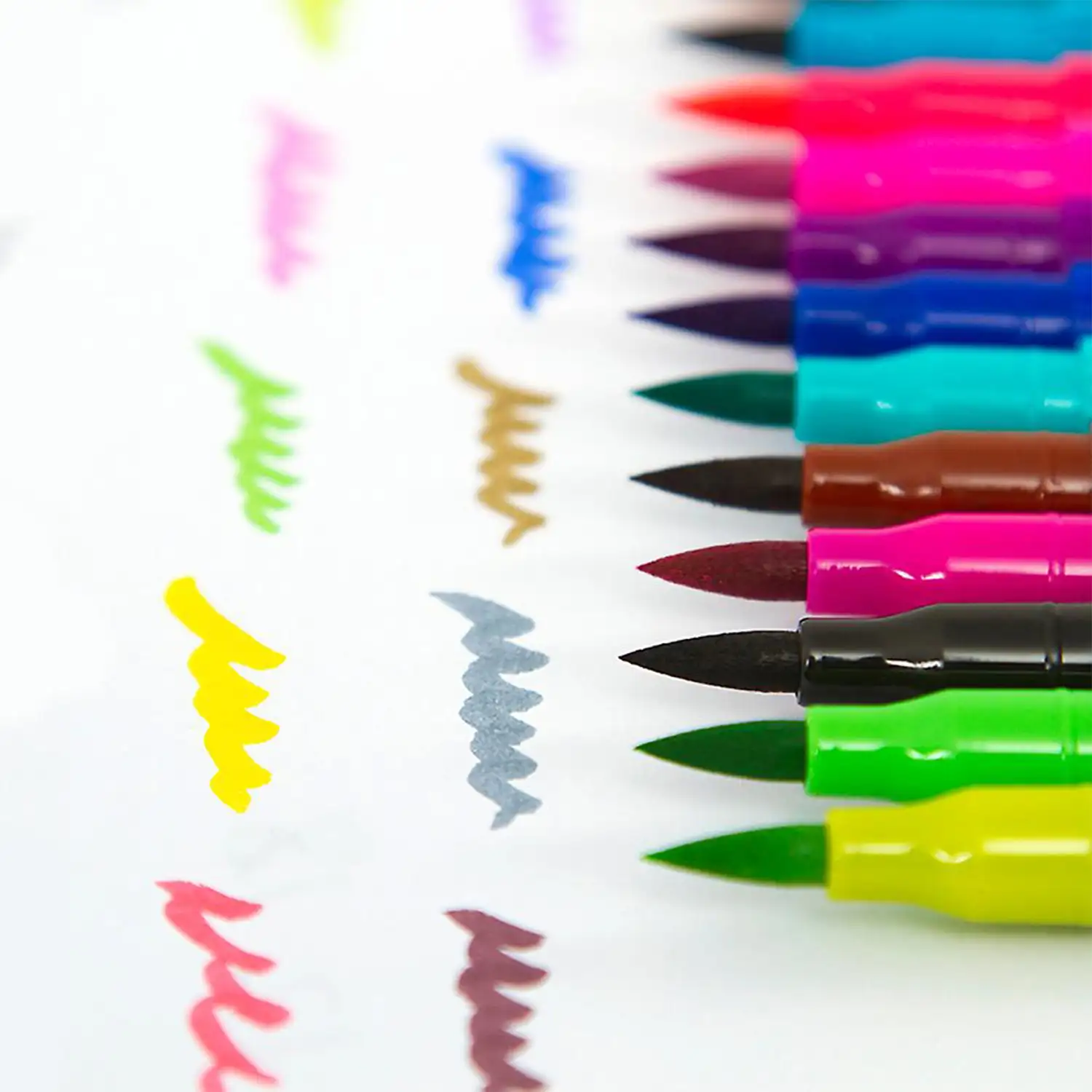 Set 12  Rotuladores color doble punta, punta fina 0,4 mms y punta pincel acuarelable profesional. Forma triángular ergonómica para lettering, caligrafía, ilustraciones…