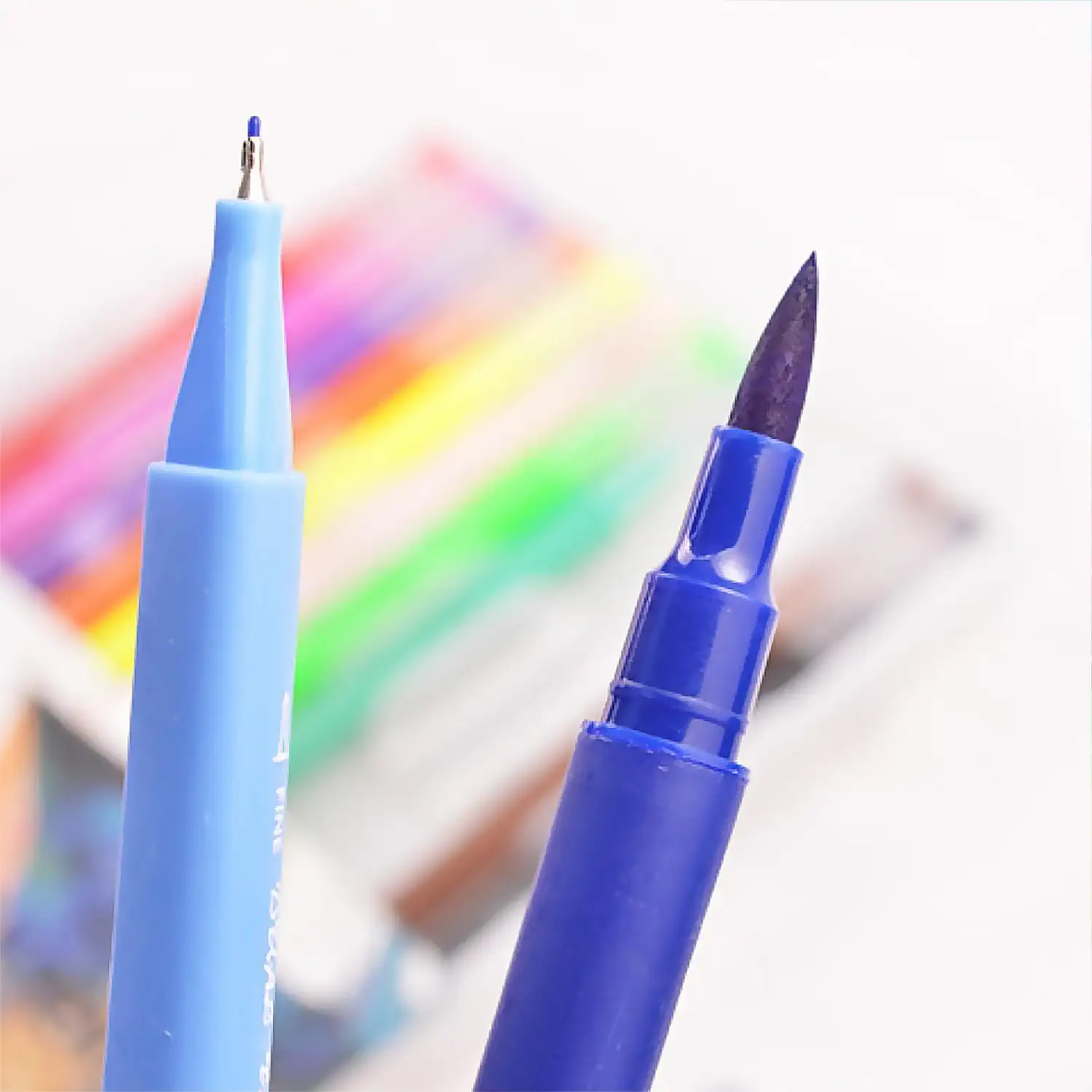 Set 12  Rotuladores color doble punta, punta fina 0,4 mms y punta pincel acuarelable profesional. Forma triángular ergonómica para lettering, caligrafía, ilustraciones…