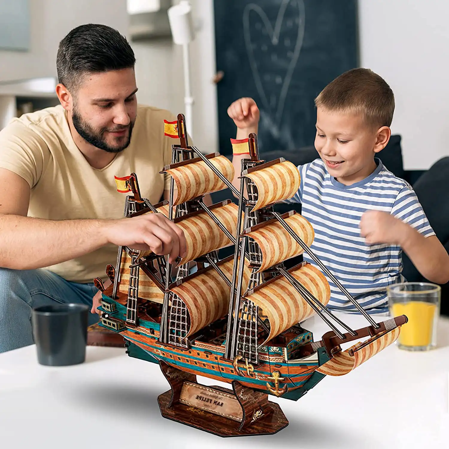 Puzle 3D buque Armada Española SAN FELIPE con luces LED. 46*14*36,4 cms y 146 piezas.