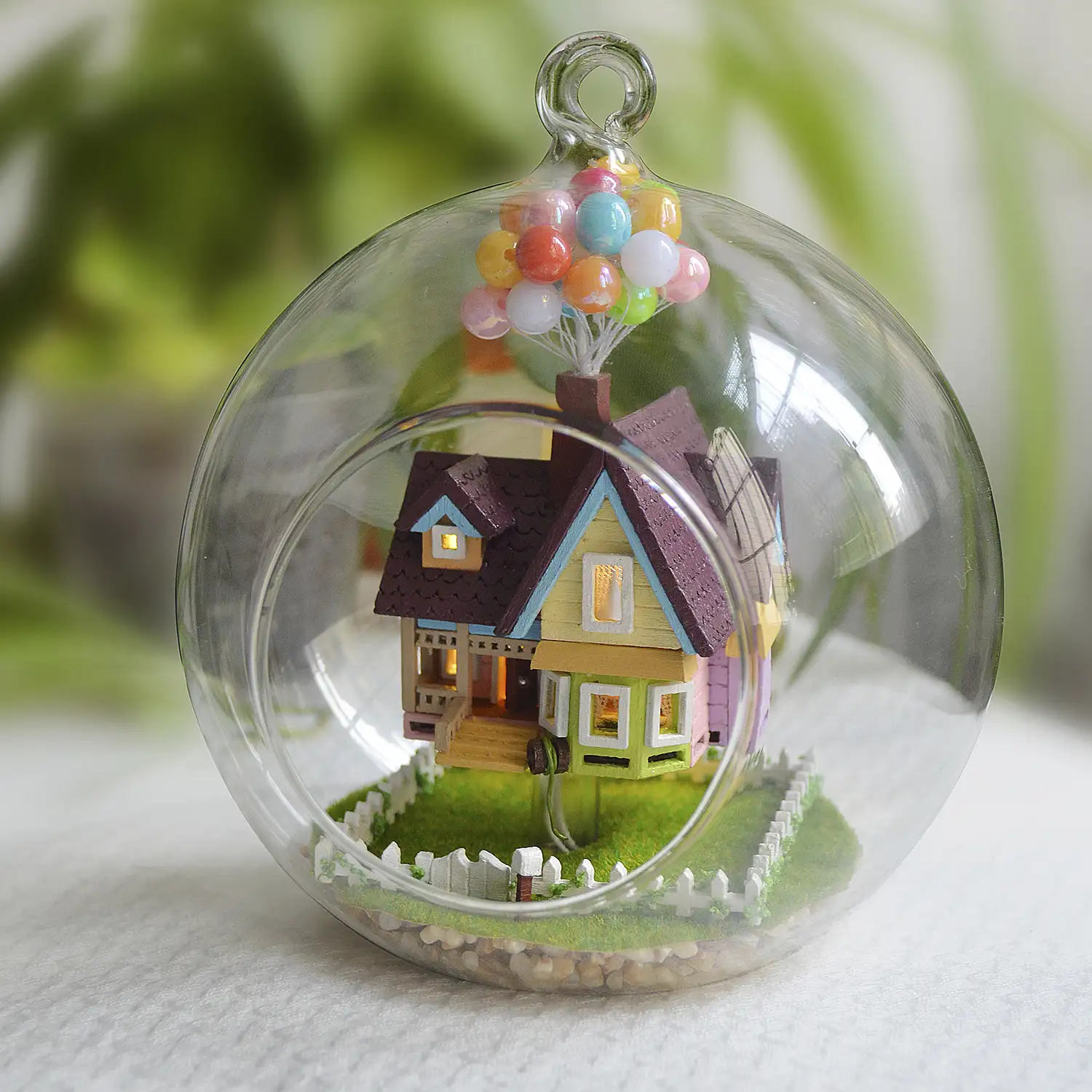 Maqueta miniatura 3D flying house wonderland 12x12x12 cm.