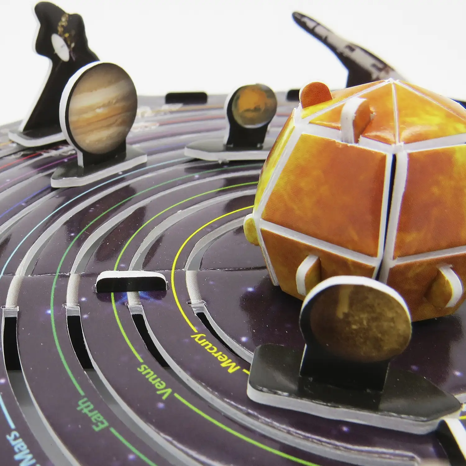 Puzzle 3D Solar system 45 piezas. 20,3x20,3x4,4 cm.