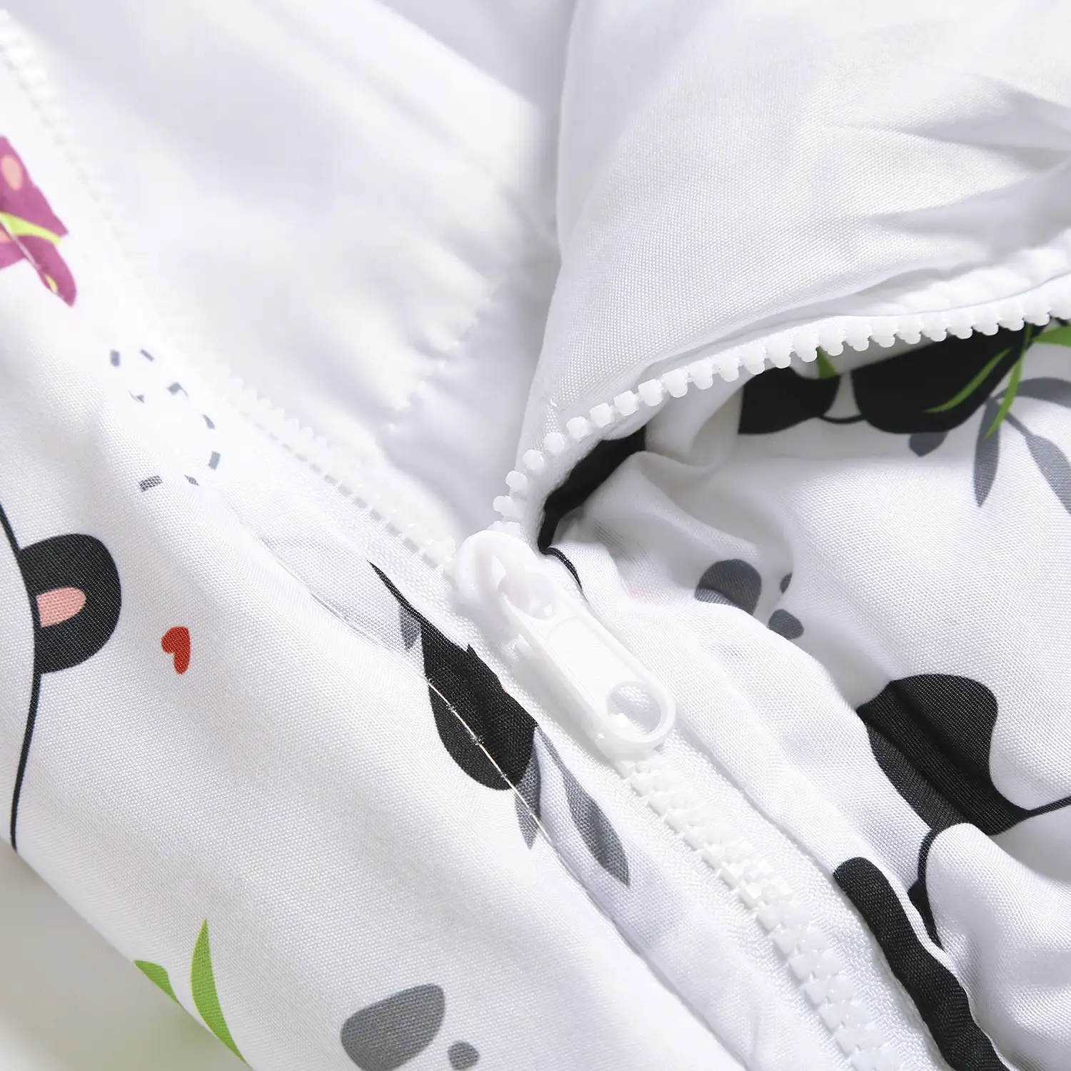 Saco de dormir convertible en almohada, para niños, Osito Panda. Tacto peluche. Mediano / M: 160x60cm.