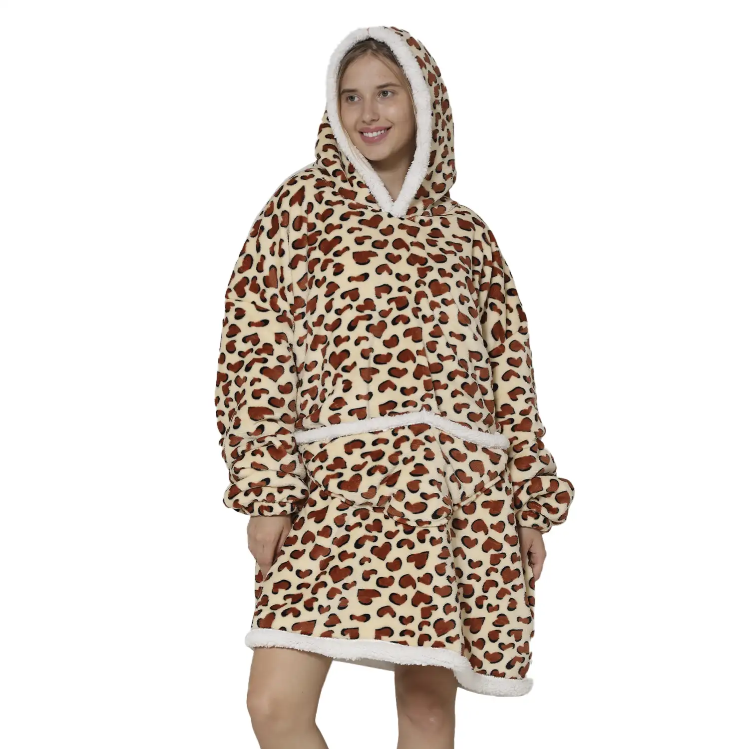 Bata estilo sudadera y manta de felpa extrasuave. Bolsillo frontal tipo canguro. Diseño Leopardo