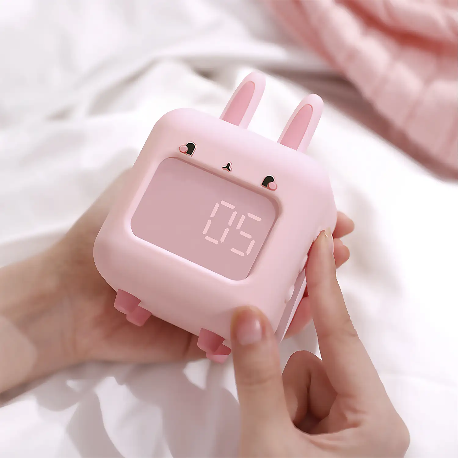 Reloj despertador infantil Conejito con luz LED nocturna. Música ambiental para dormir. Batería recargable.