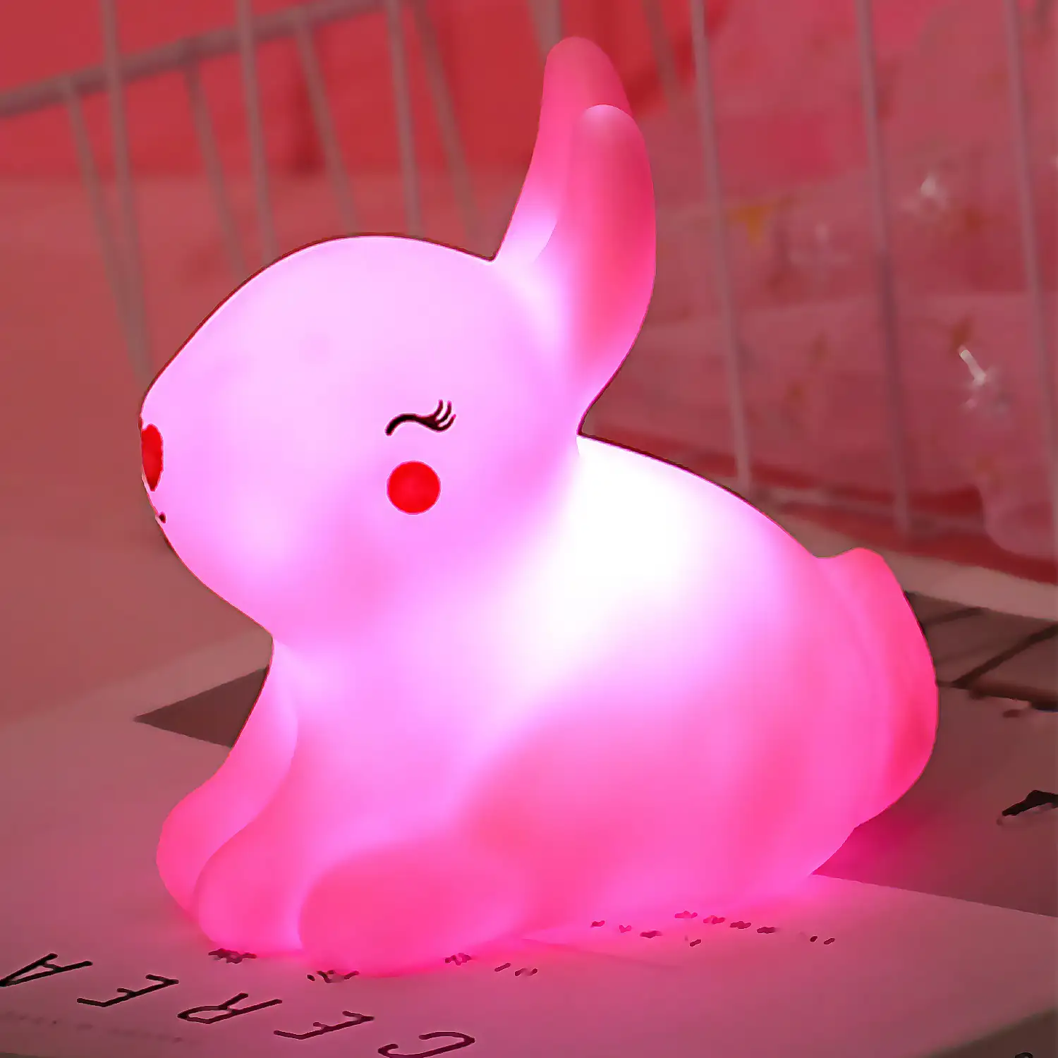 Luz led infantil nocturna quitamiedos. Diseño Conejo.