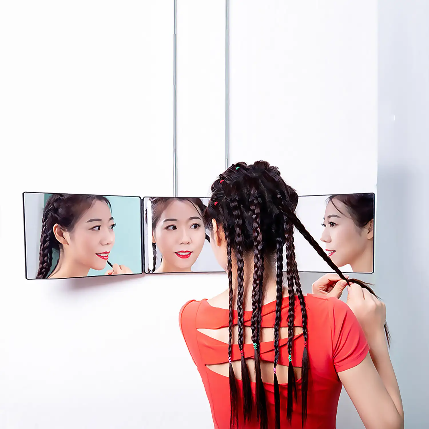 Espejo de maquillaje tríptico plegable, con luz LED. Para uso en mesa o para colgar en puertas, armarios, etc. Batería recargable.