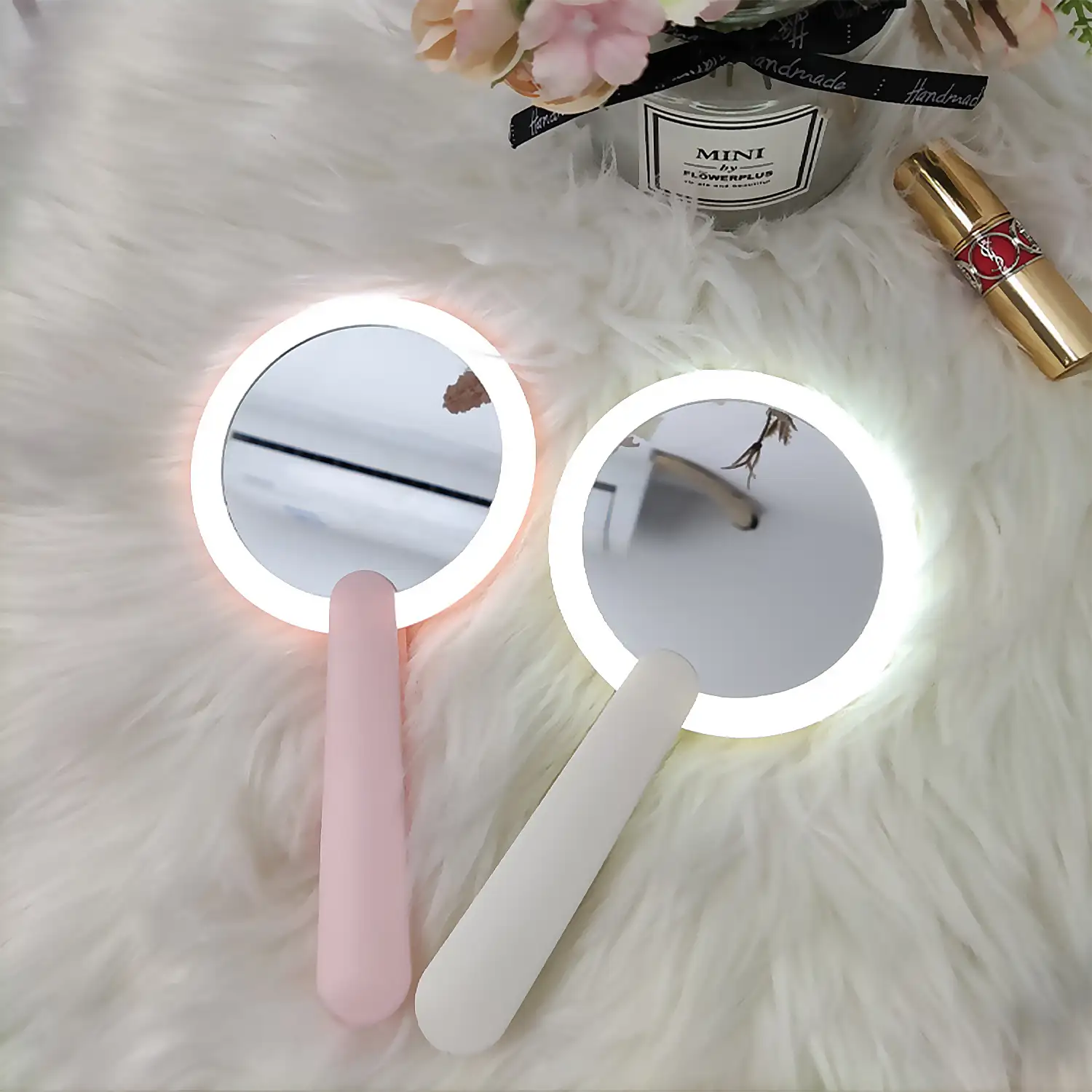 Espejo plegable portátil de maquillaje con luz LED.