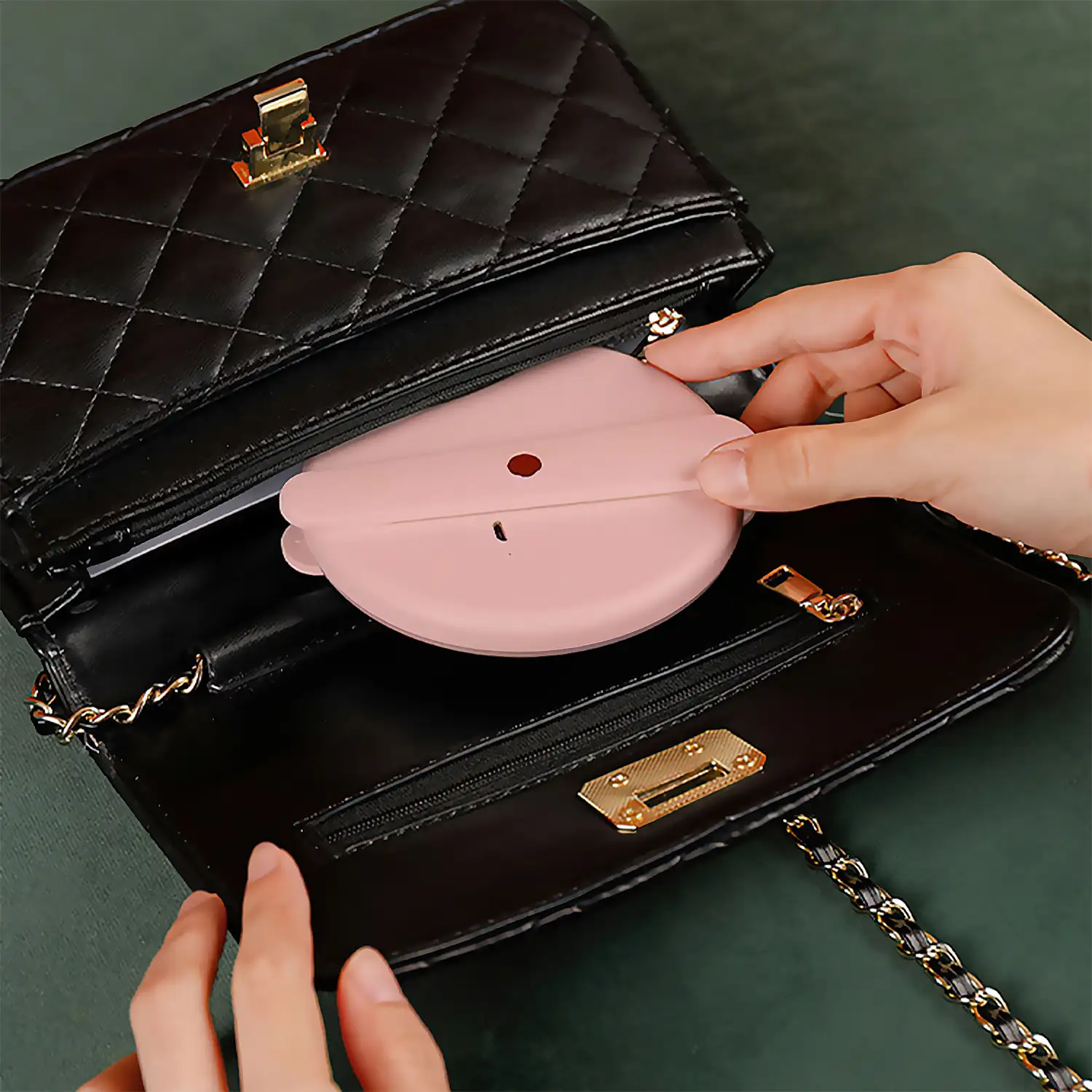 Espejo plegable portátil de maquillaje con luz LED.