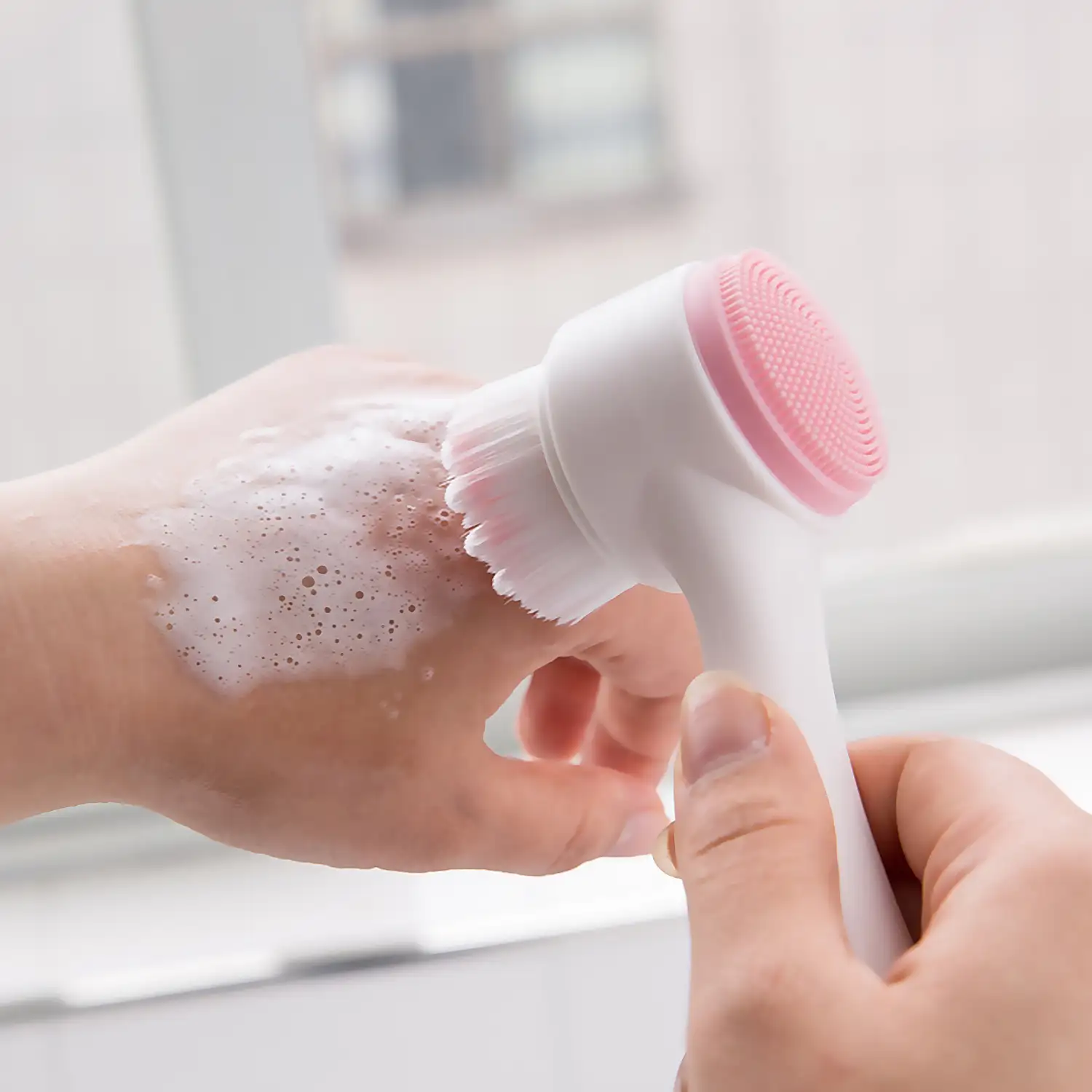 Cepillo facial de silicona multifunción de doble cara para masaje y limpieza profunda.