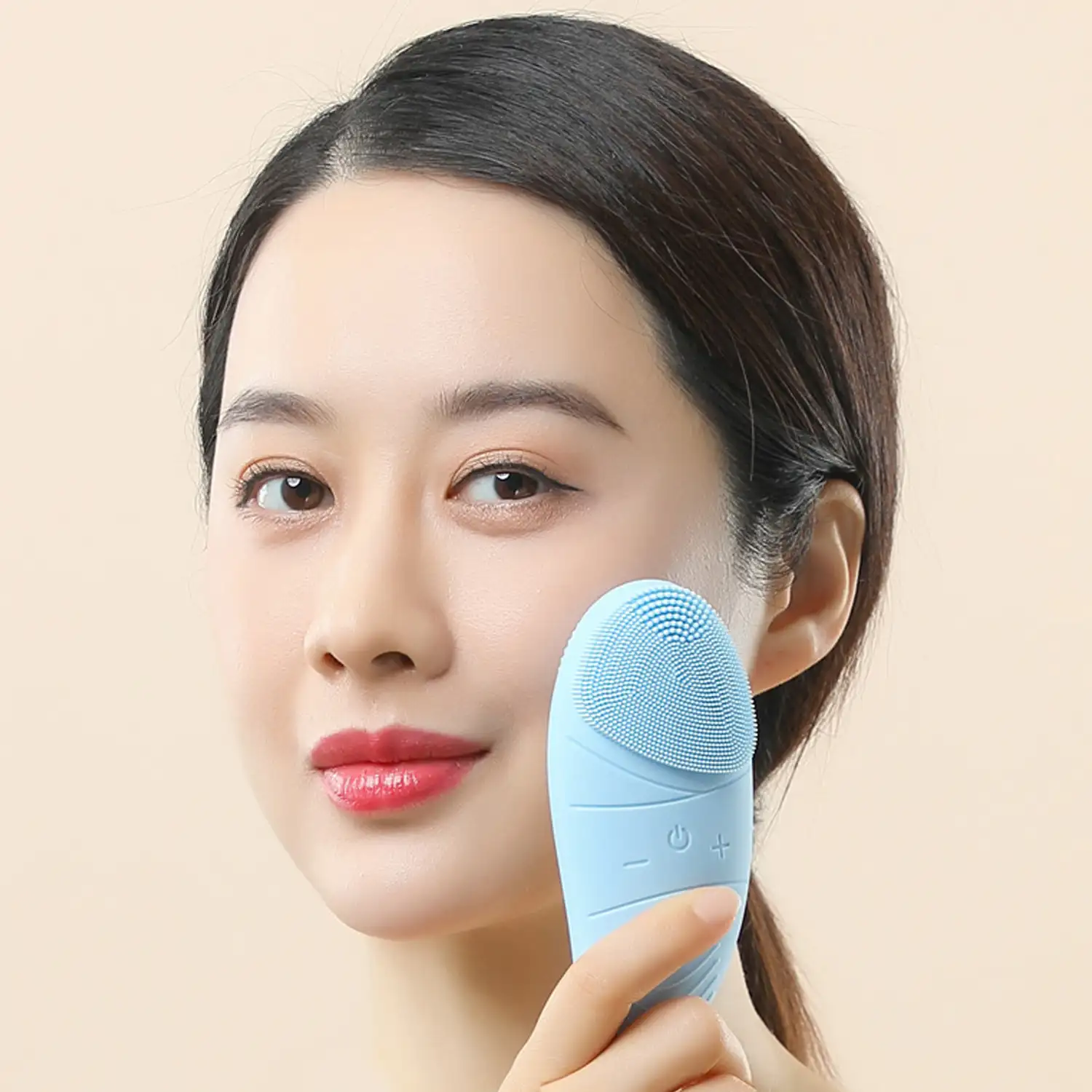 Cepillo de limpieza facial con cabezal de silicona. Masajeador, limpiador y exfoliador. Batería recargable.