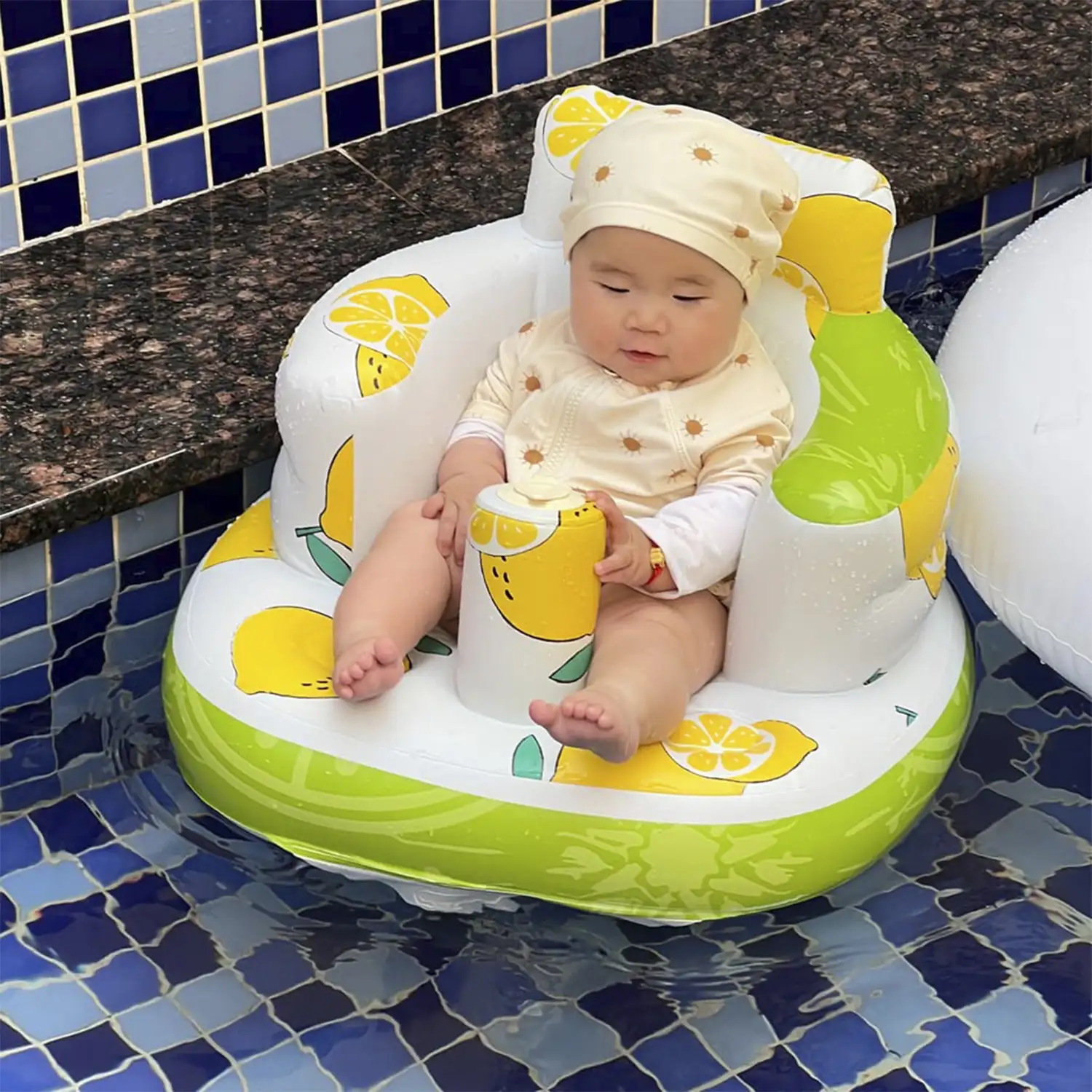 Silla hinchable para bebés, diseño limones.