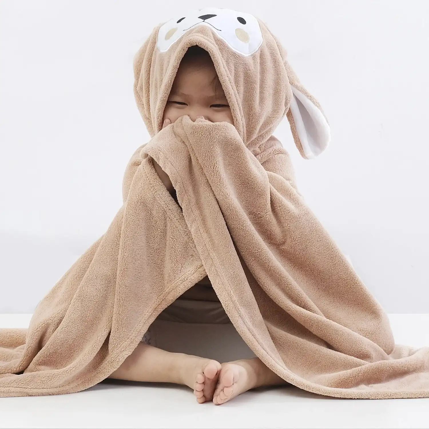 Toalla infantil diseño conejito.
