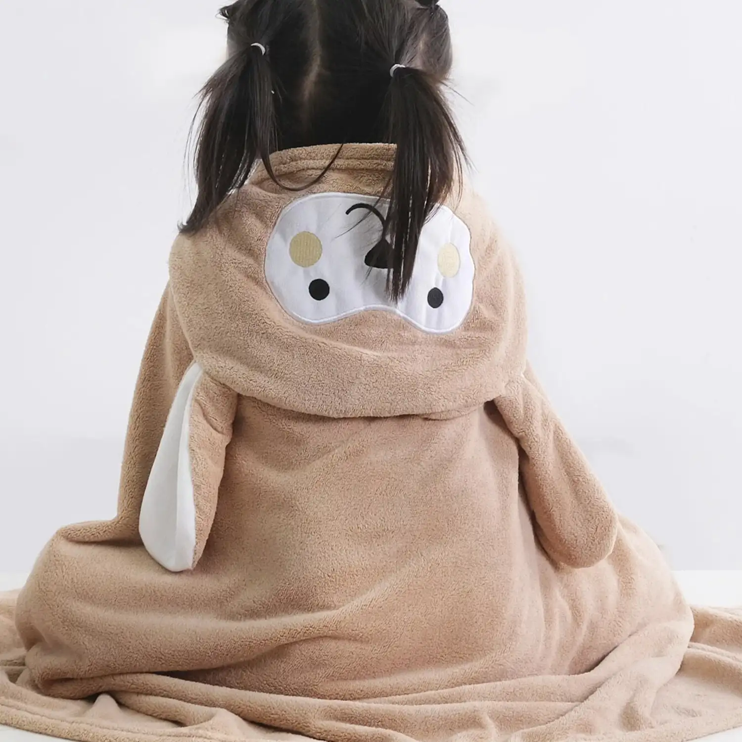 Toalla infantil diseño conejito.
