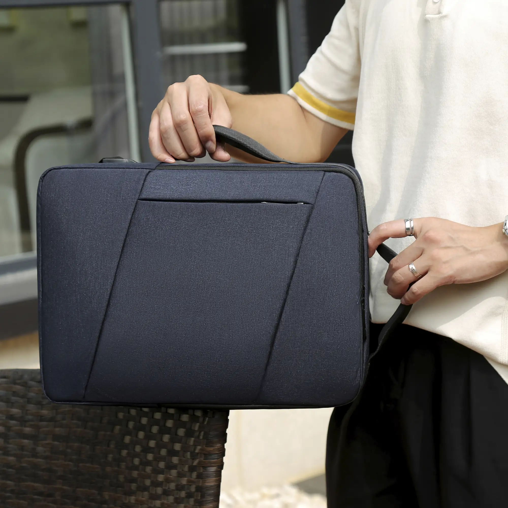 Mochila para Laptop con interfaz de carga USB.