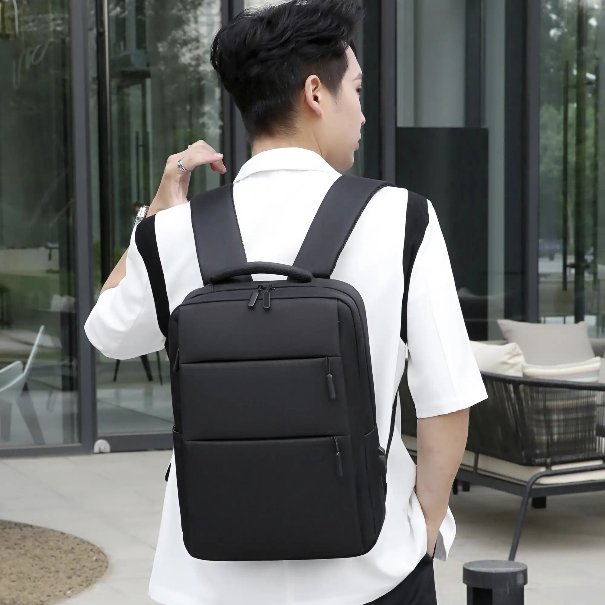 Mochila para Laptop con interfaz de carga USB.