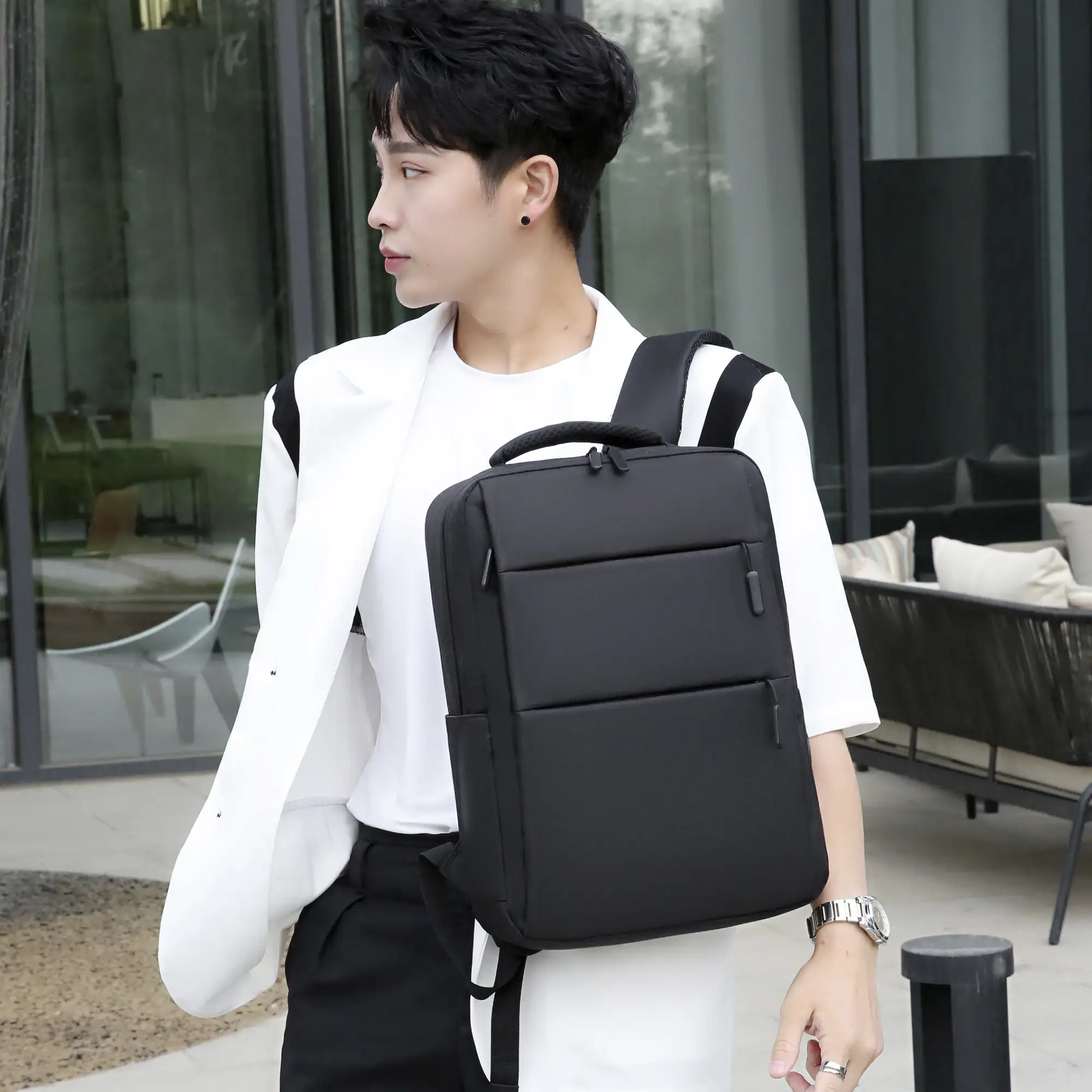 Mochila para Laptop con interfaz de carga USB.