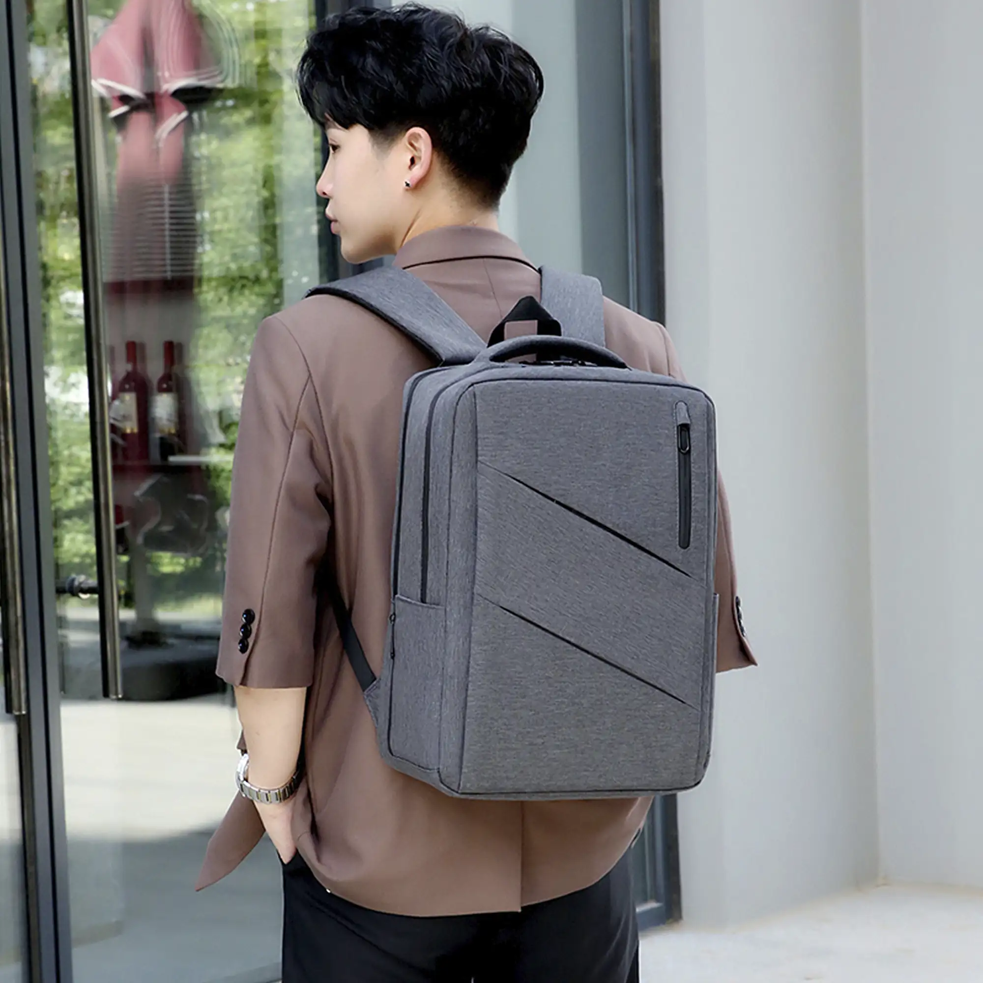 Mochila para Laptop con interfaz de carga USB.
