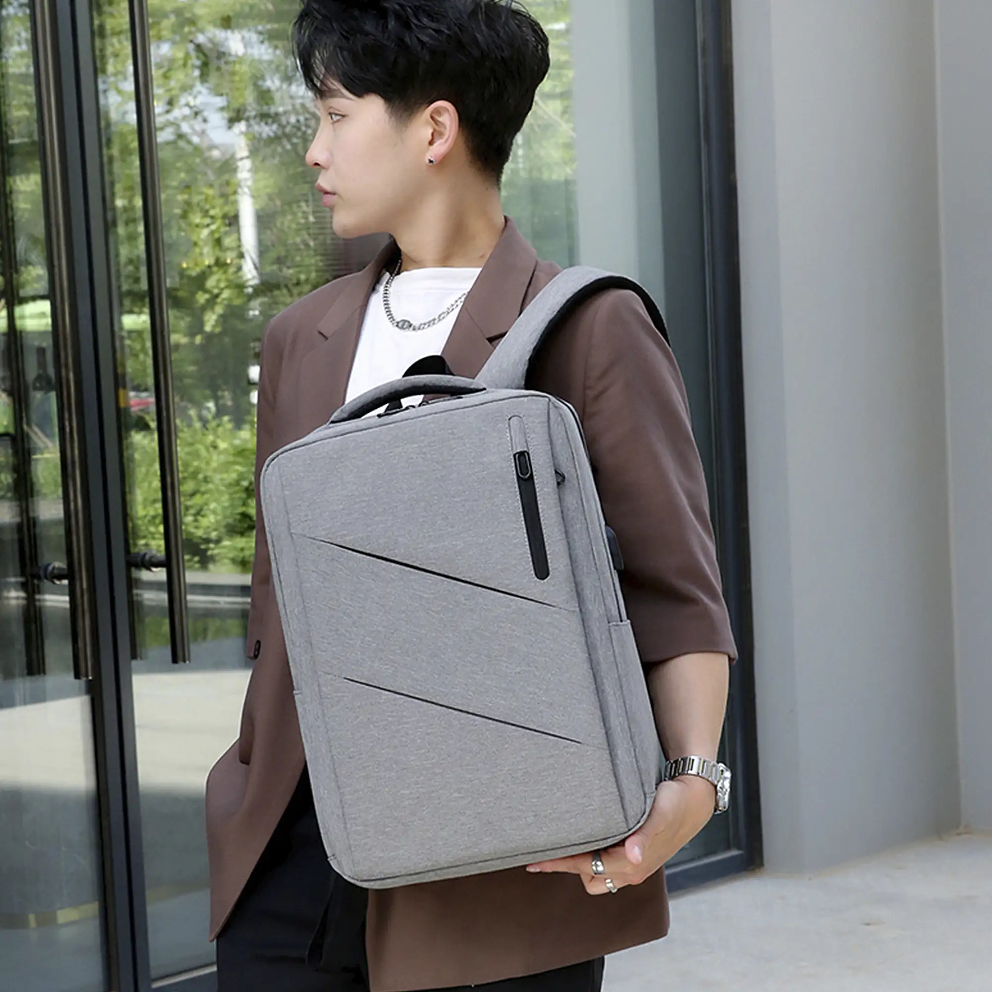 Mochila para Laptop con interfaz de carga USB.