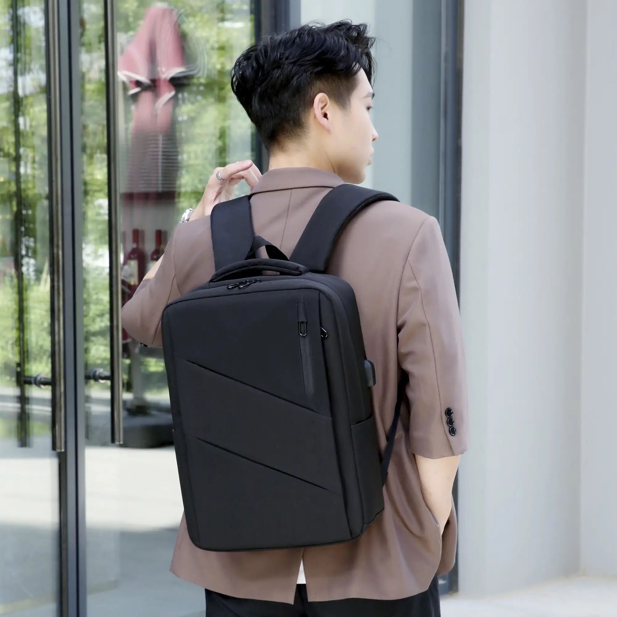 Mochila para Laptop con interfaz de carga USB.