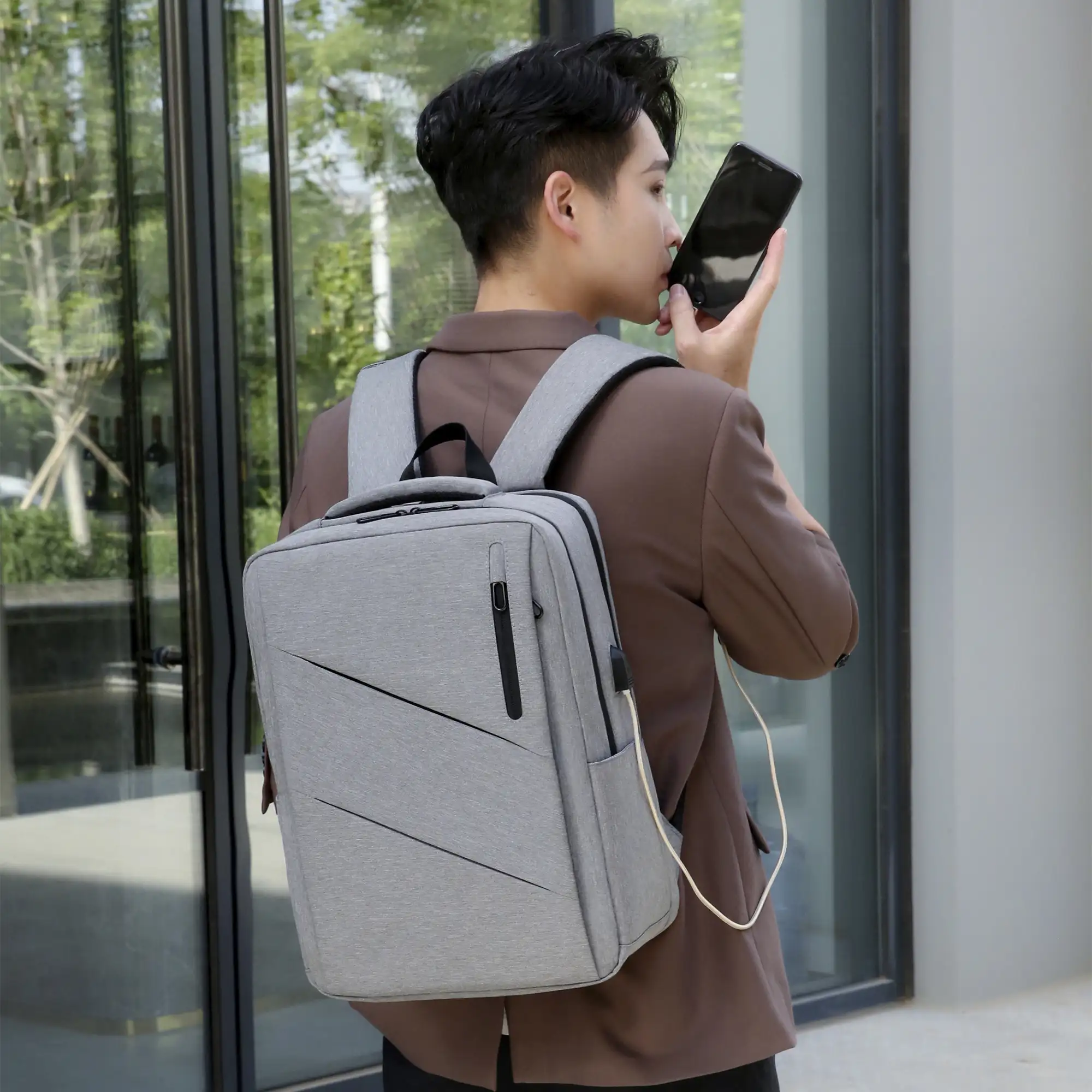 Mochila para Laptop con interfaz de carga USB.