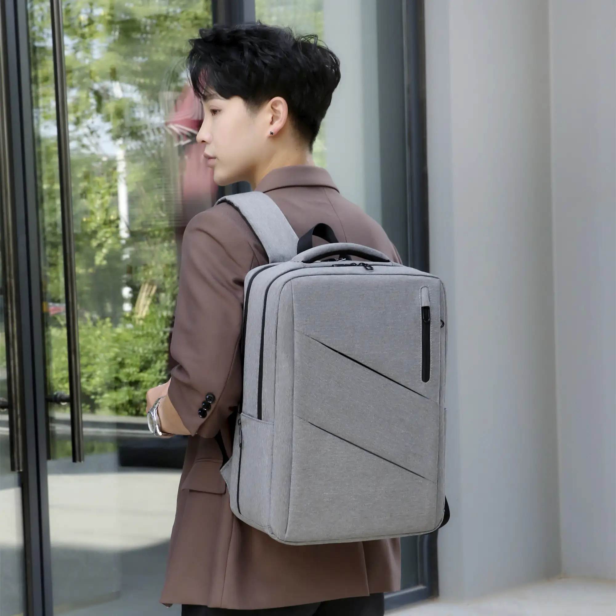 Mochila para Laptop con interfaz de carga USB.