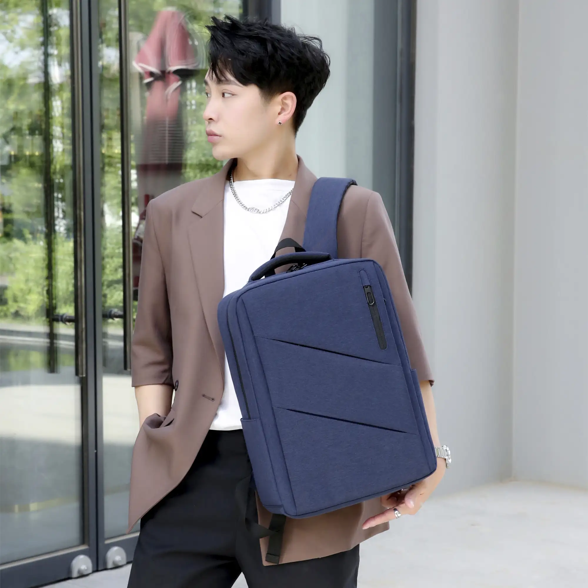 Mochila para Laptop con interfaz de carga USB.