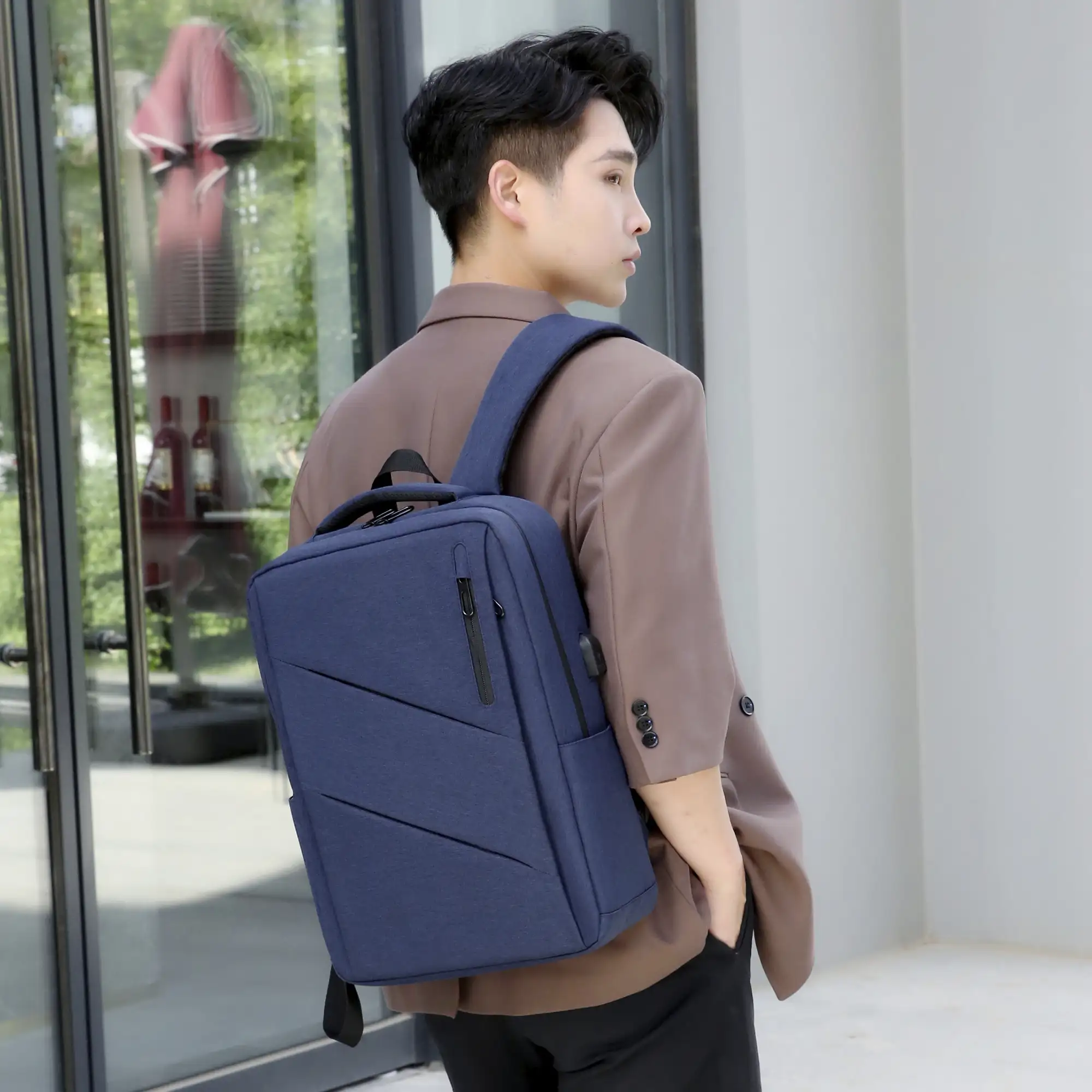 Mochila para Laptop con interfaz de carga USB.