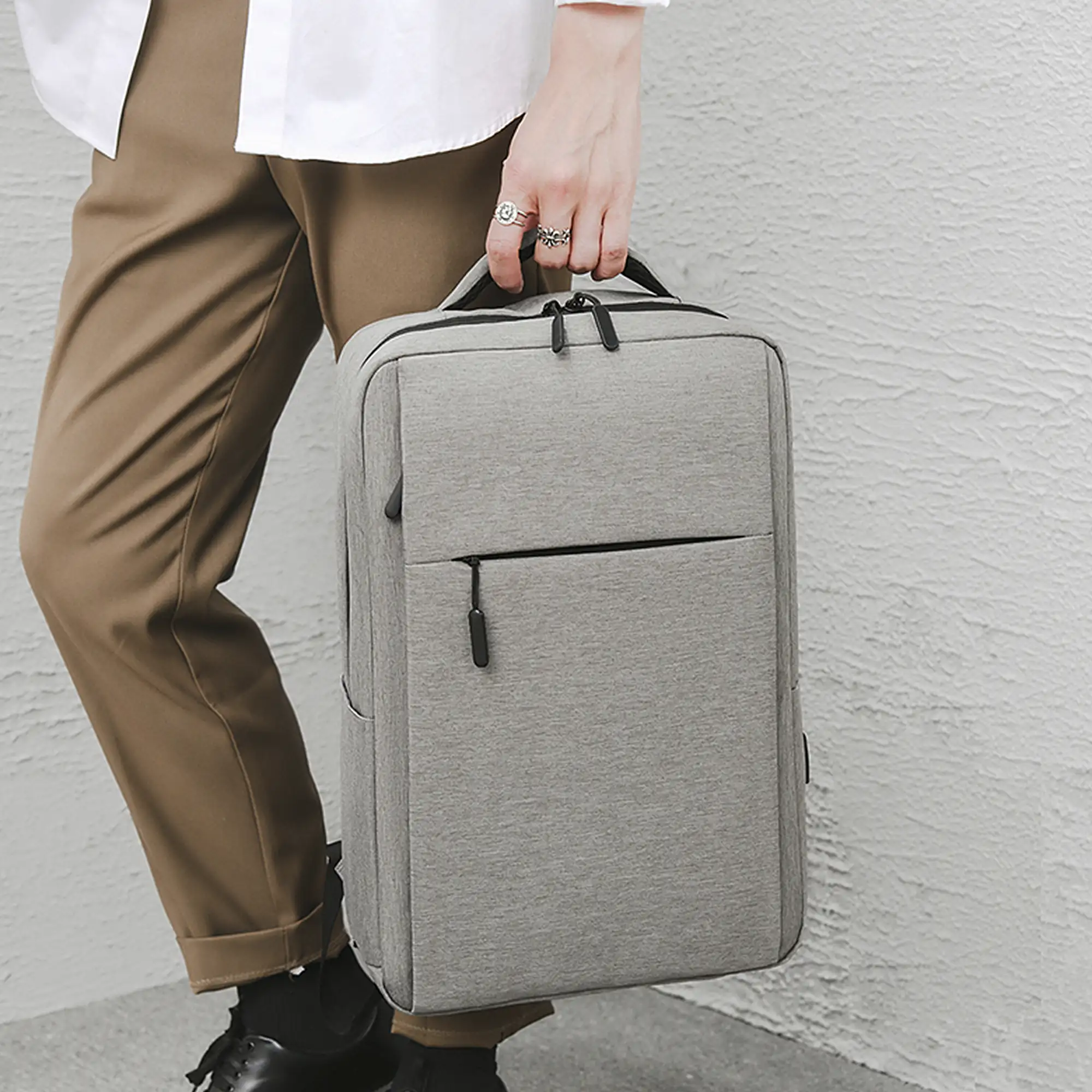 Mochila para Laptop con interfaz de carga USB.