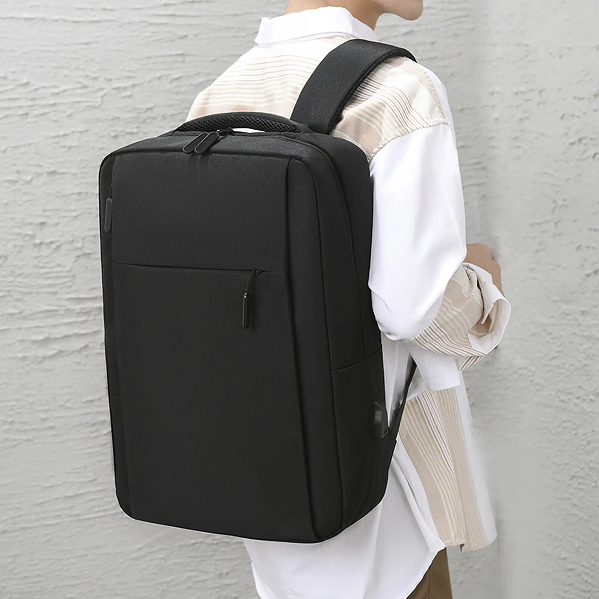 Mochila para Laptop con interfaz de carga USB.