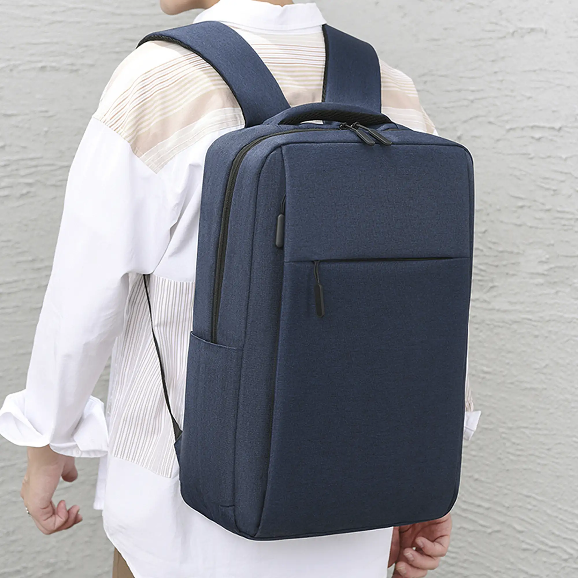 Mochila para Laptop con interfaz de carga USB.