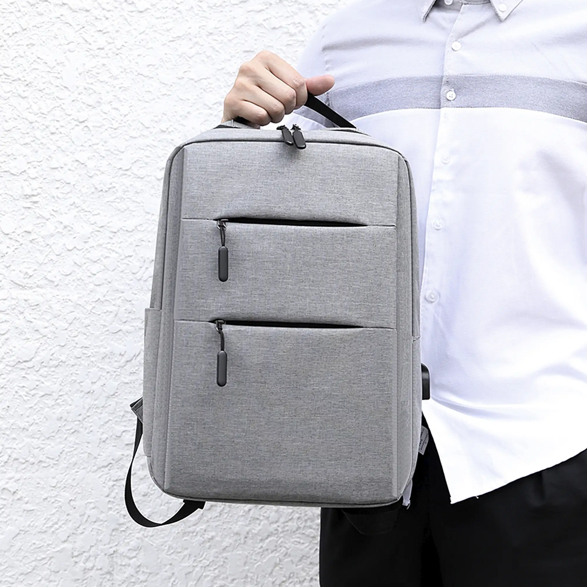 Mochila para Laptop con interfaz de carga USB.