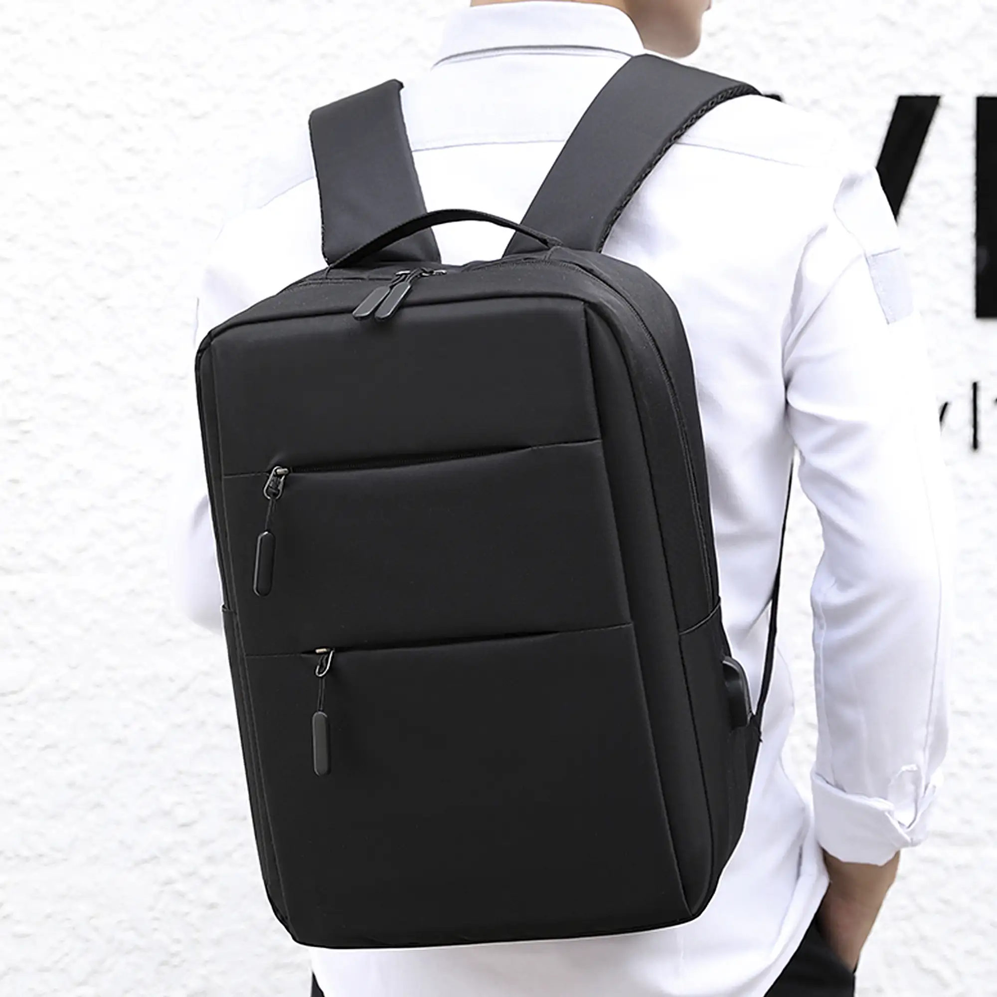 Mochila para Laptop con interfaz de carga USB.