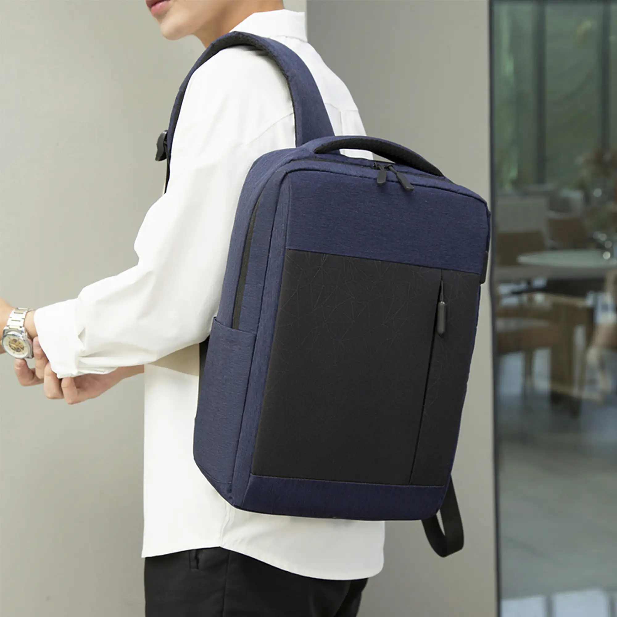 Mochila para Laptop con interfaz de carga USB.