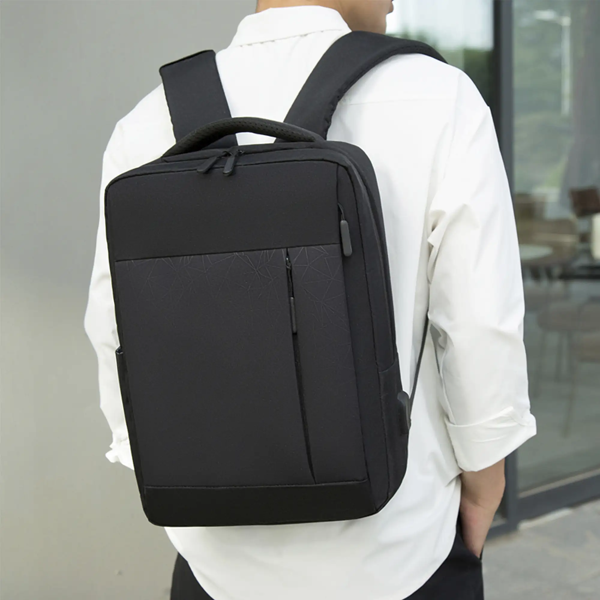 Mochila para Laptop con interfaz de carga USB.